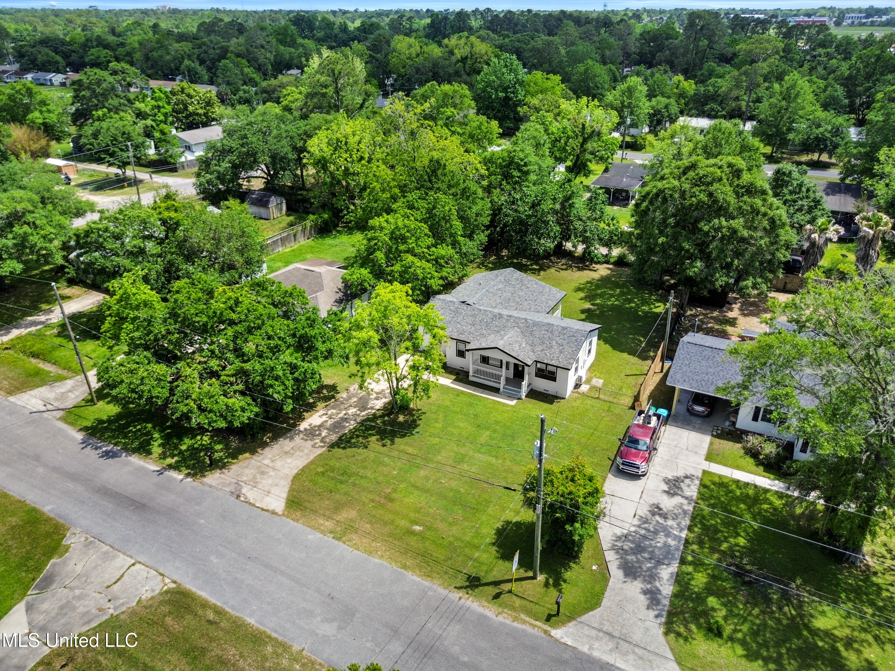 305 43rd Street Property Photo 5