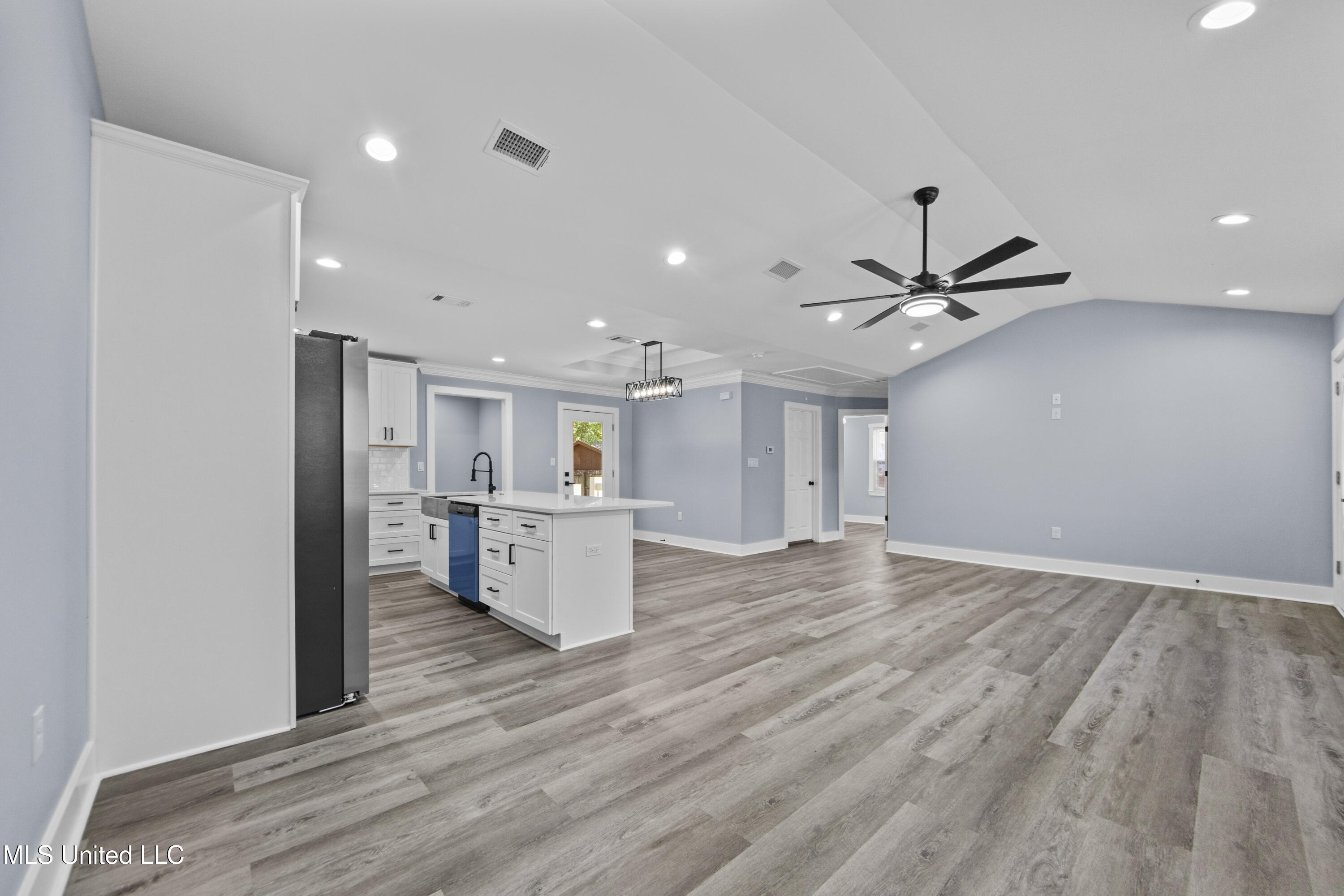 305 43rd Street Property Photo 12