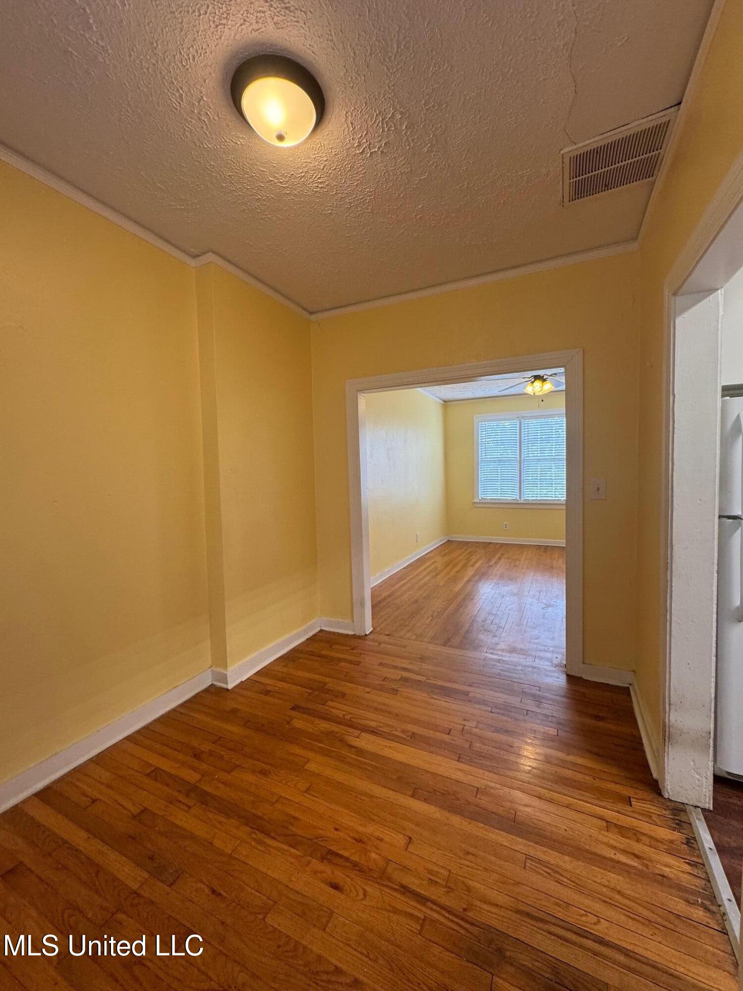 1033 Monroe Street Property Photo 4