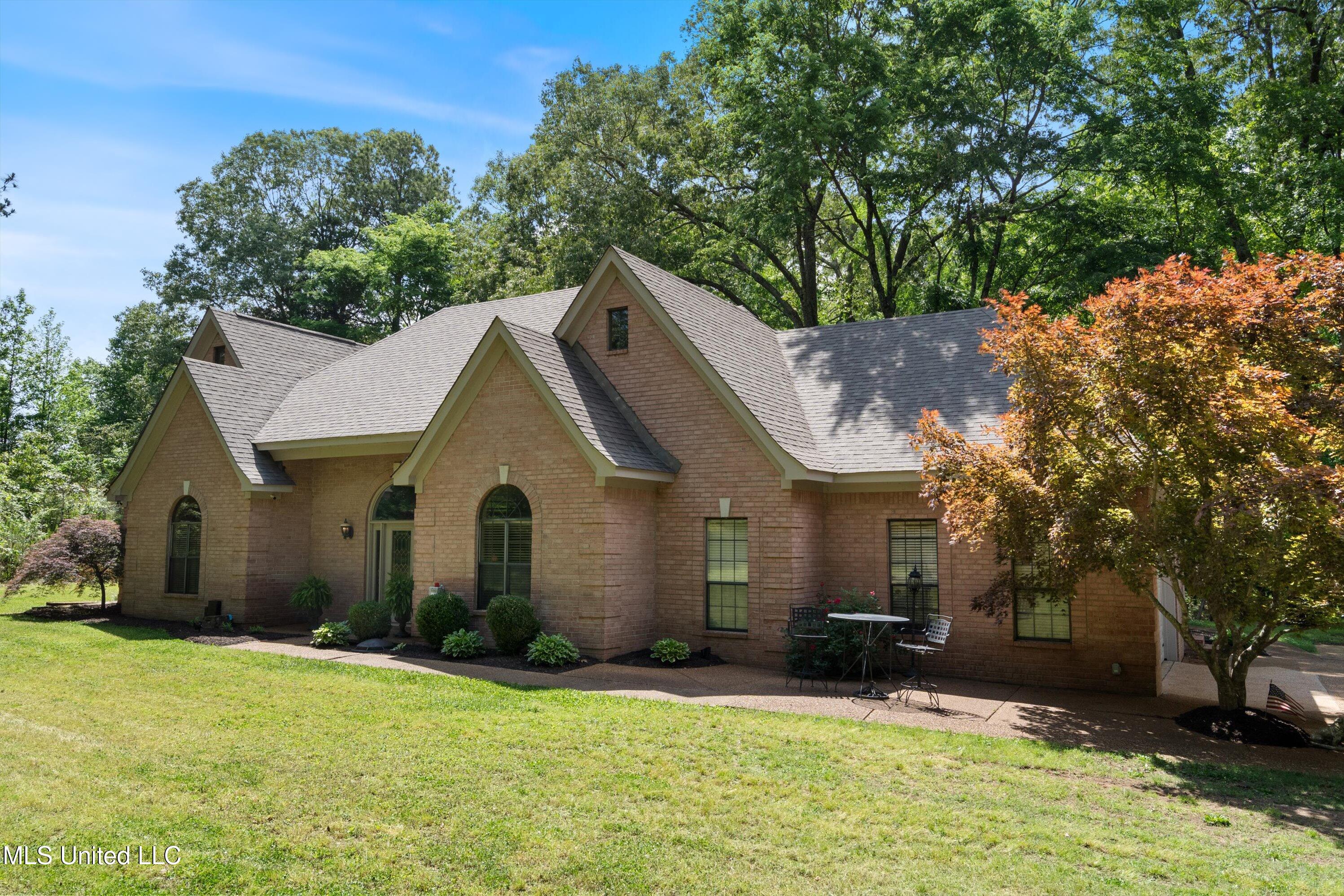 5135 Windy Ridge Drive Property Photo 3