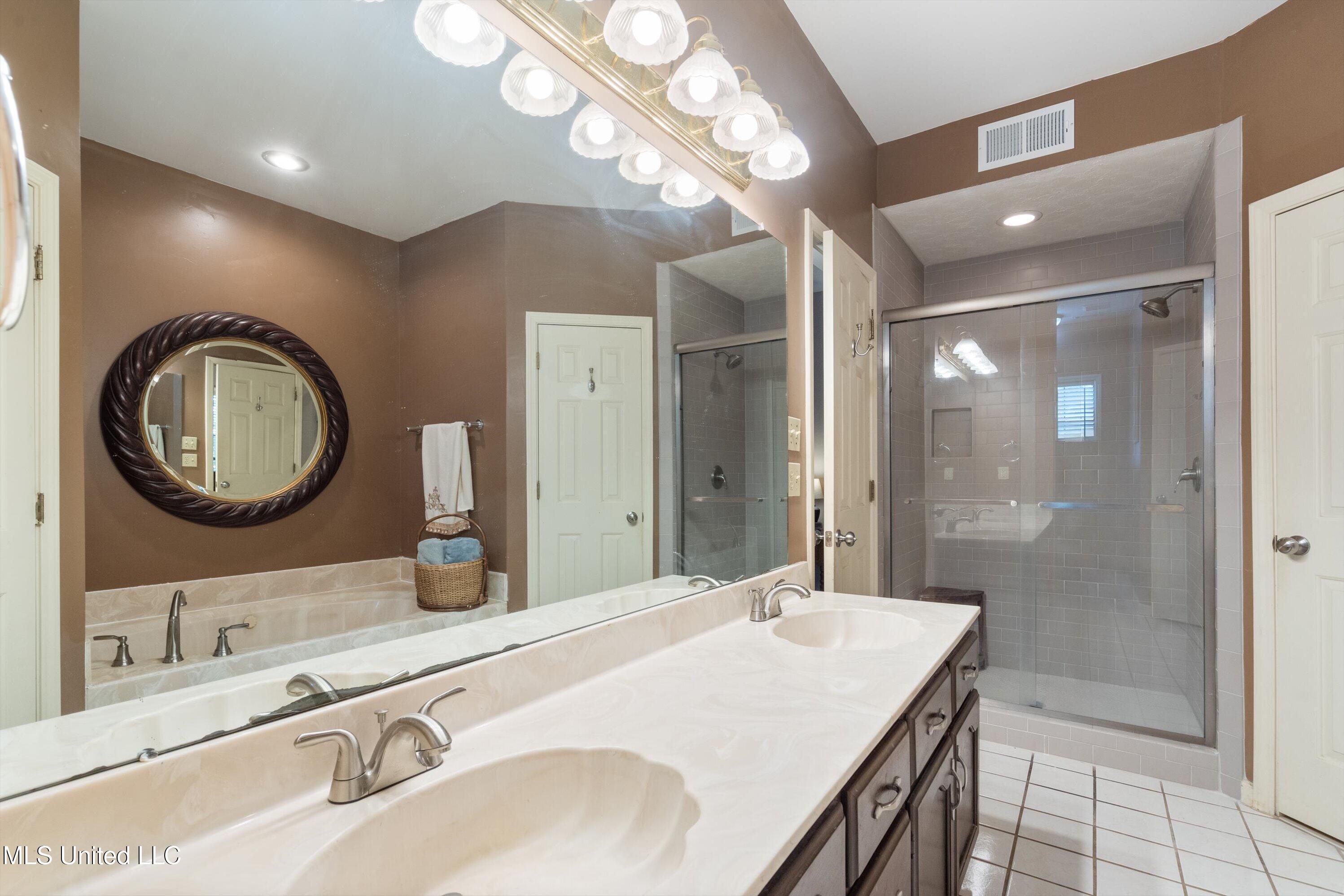 5135 Windy Ridge Drive Property Photo 16