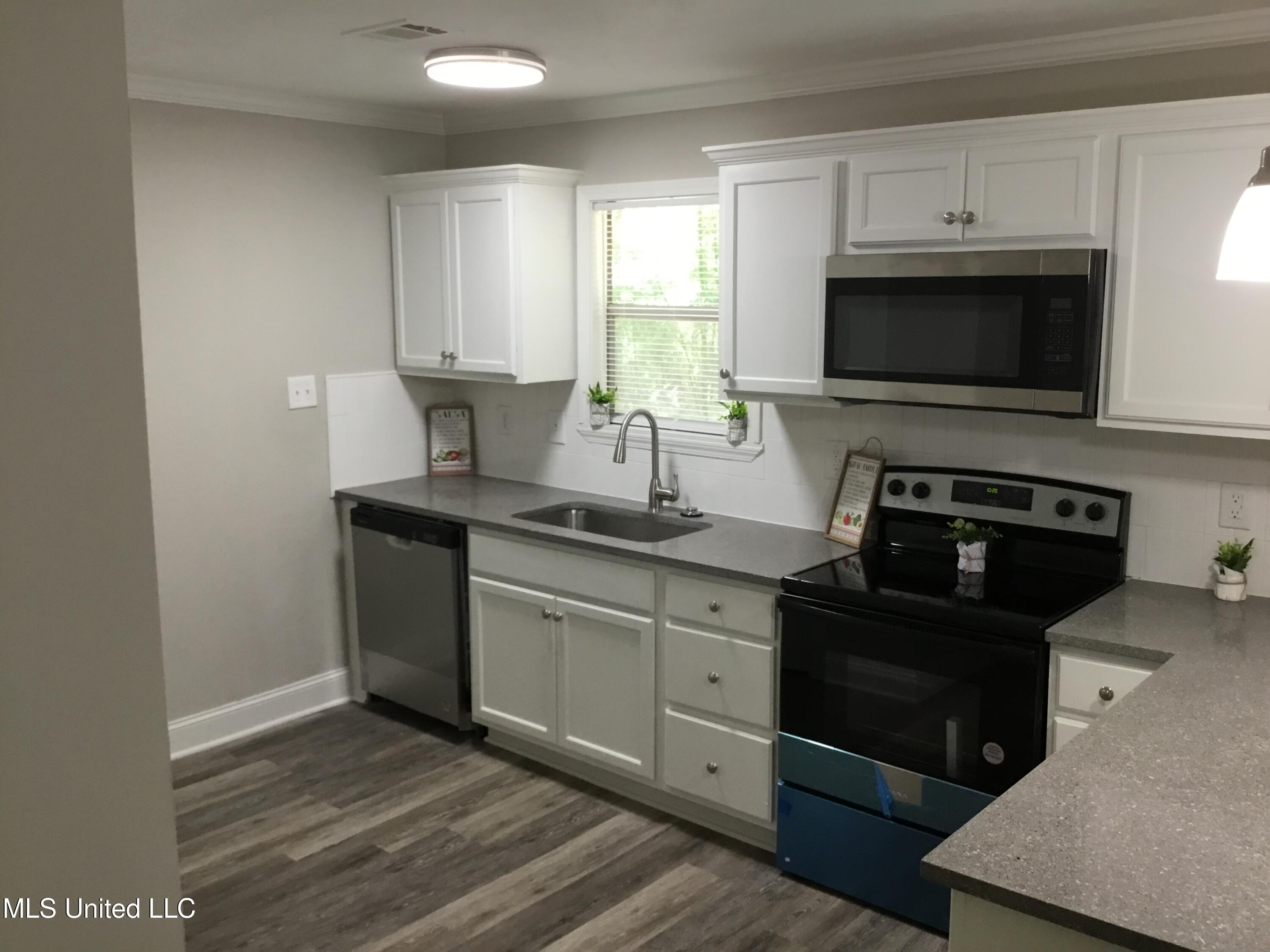 212 Shoto Street Property Photo 15