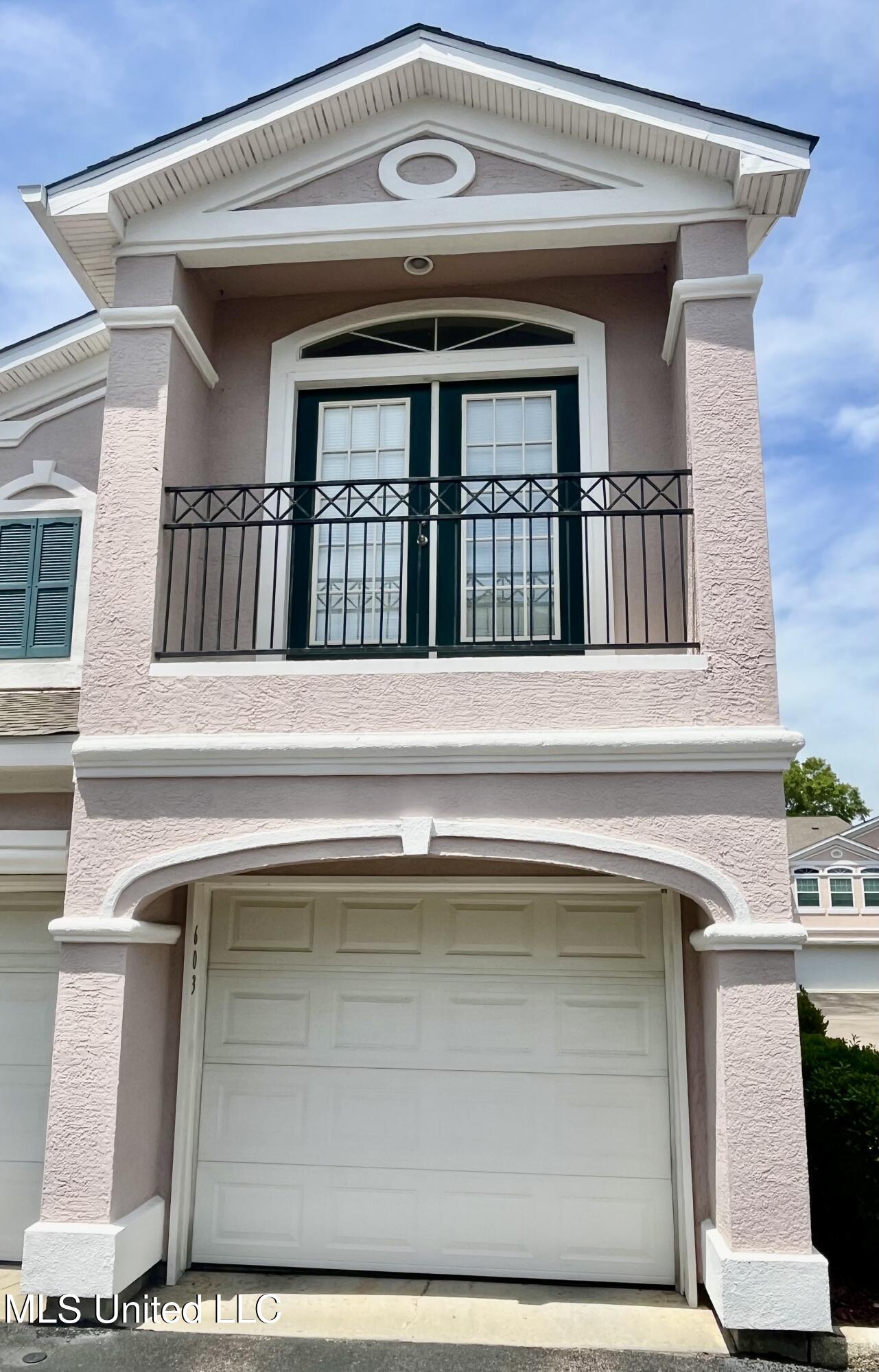 2252 Beach Drive Property Photo 1