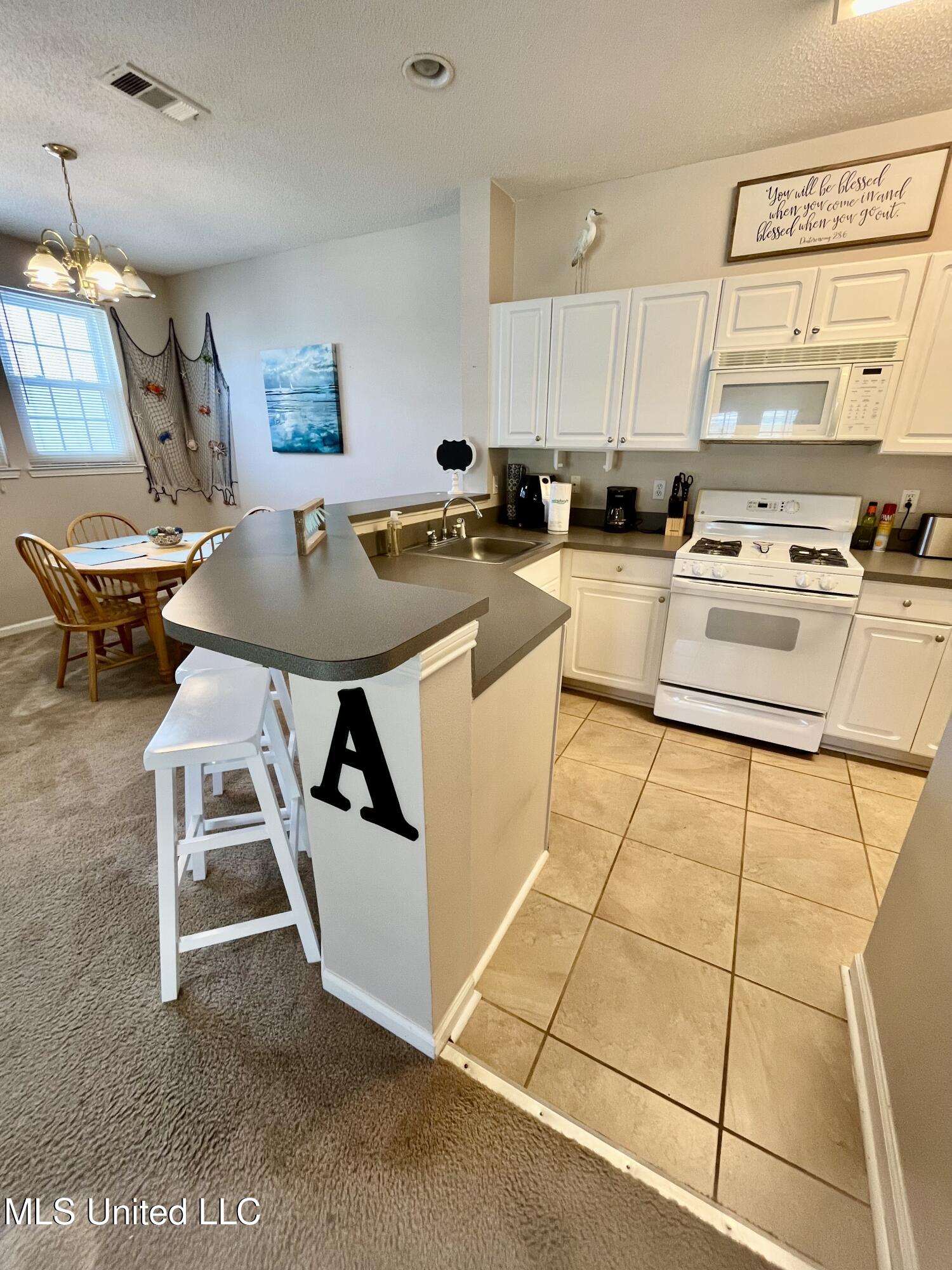 2252 Beach Drive Property Photo 7