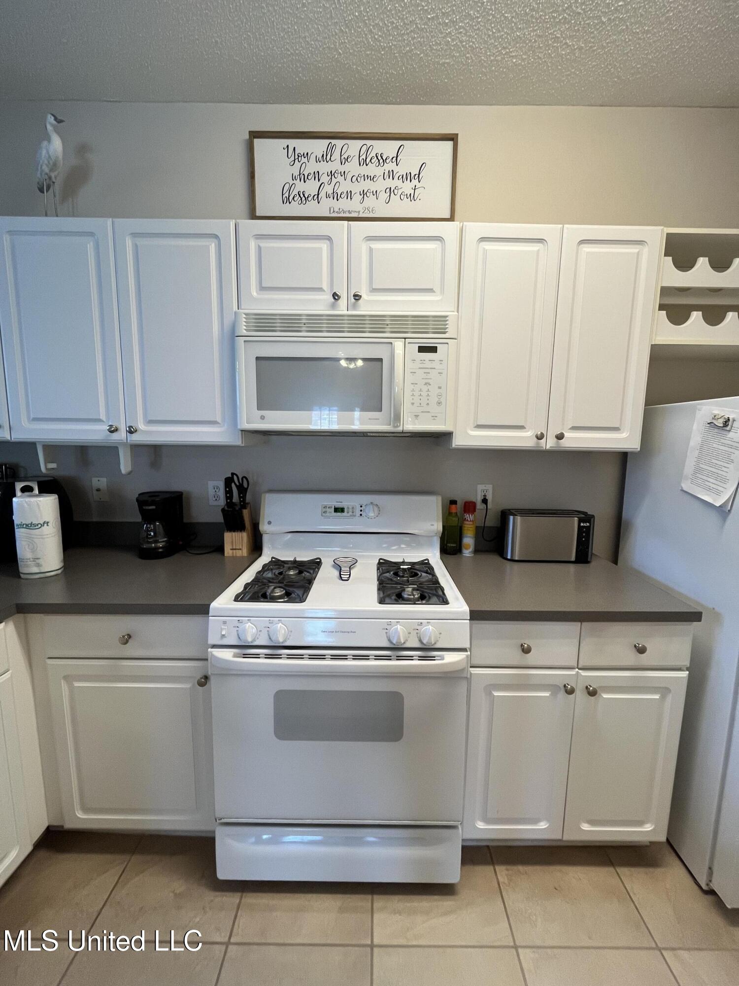 2252 Beach Drive Property Photo 9