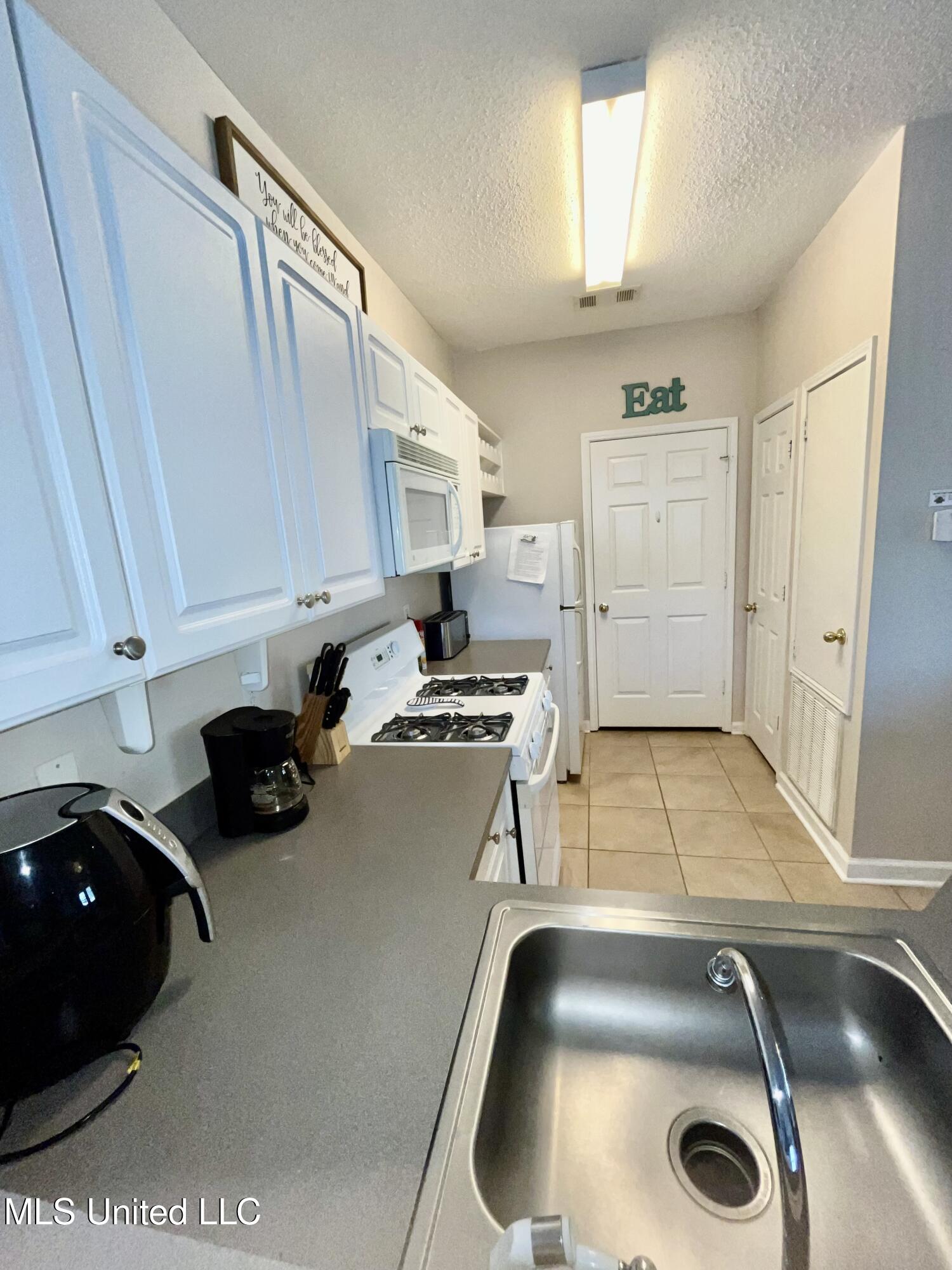 2252 Beach Drive Property Photo 10
