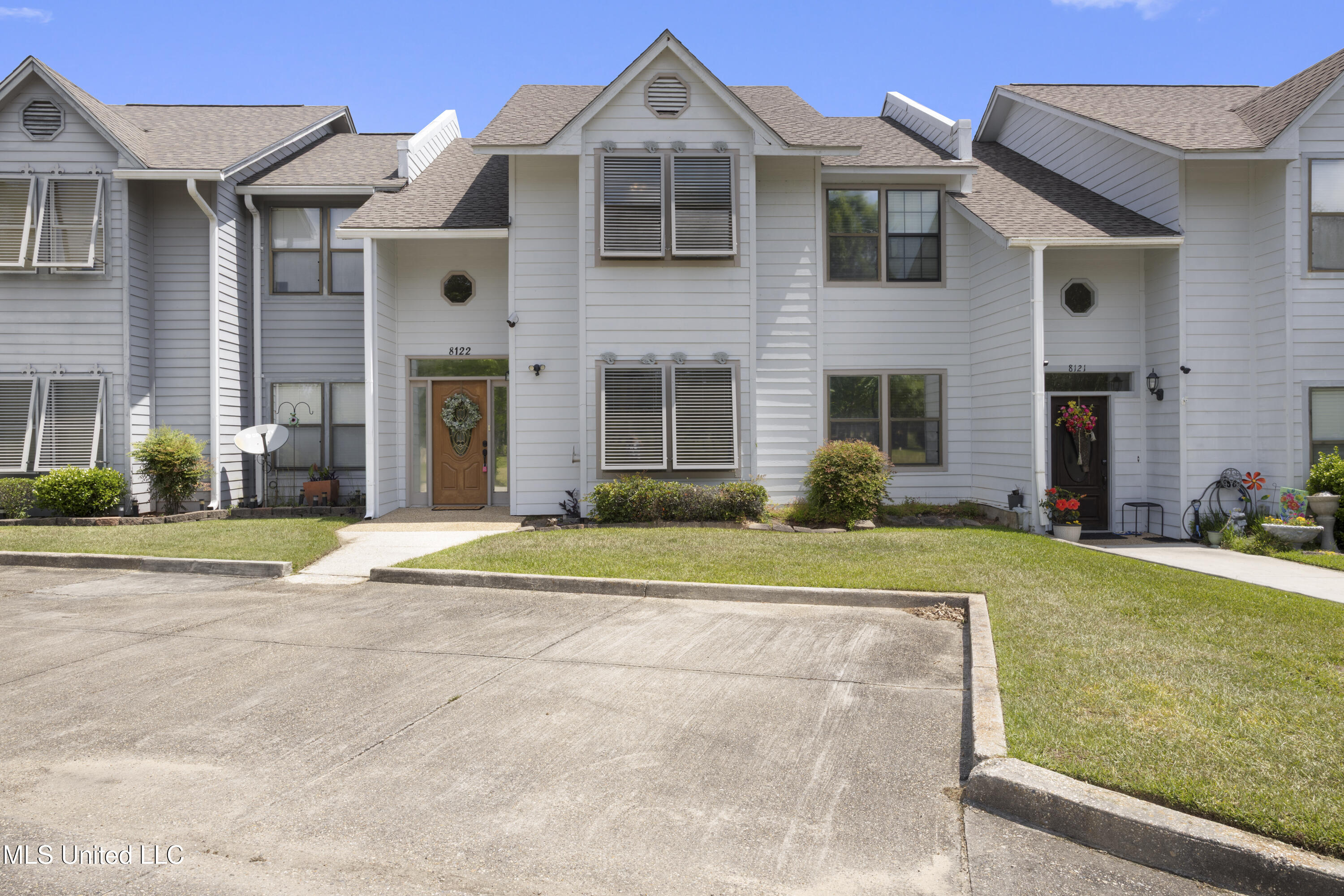 8122 Fairway Villa Drive Property Photo 1