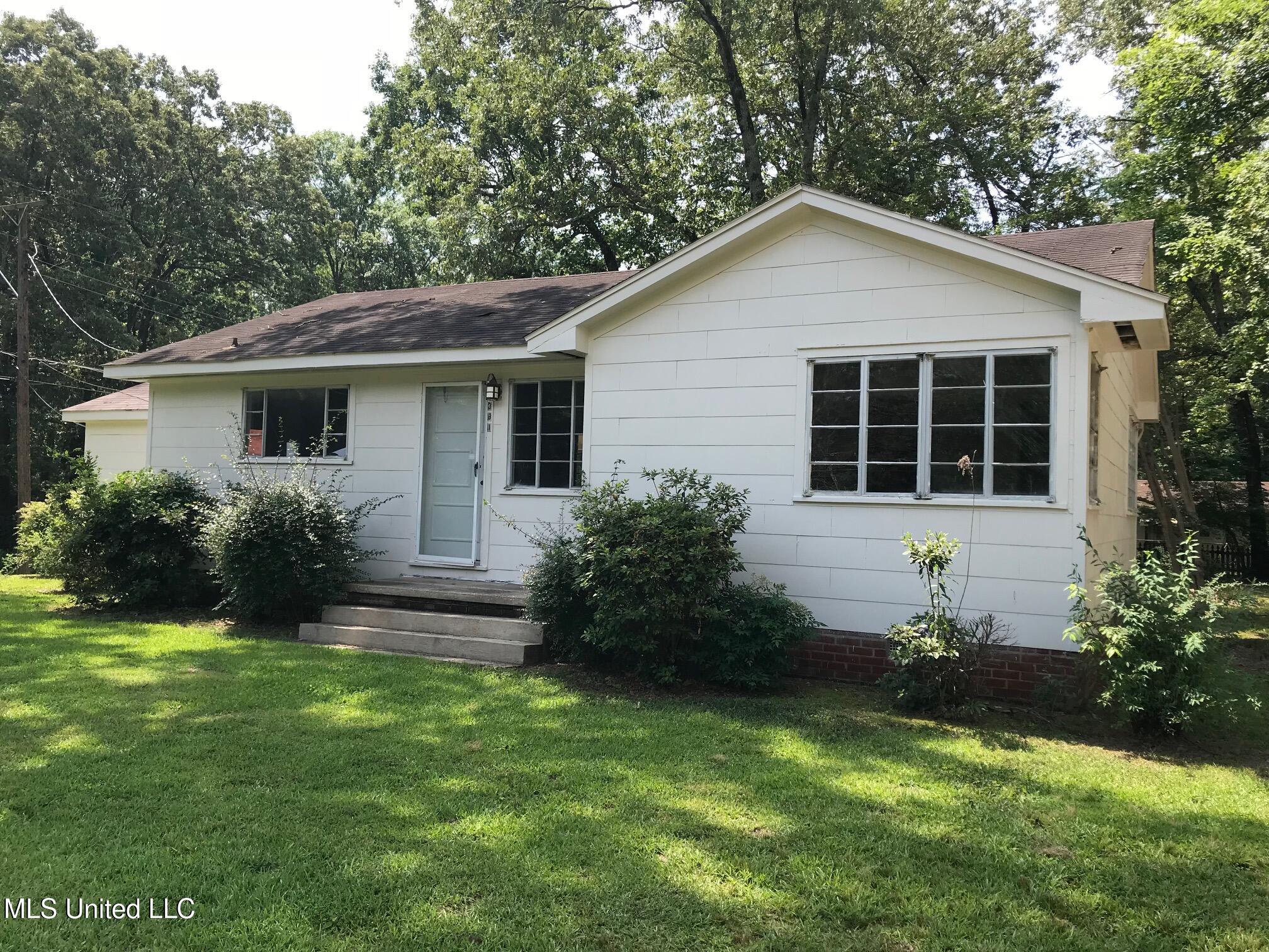 361 E Northside Drive Property Photo 1