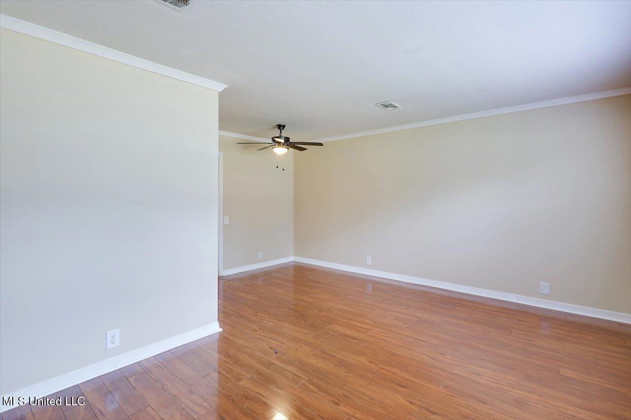 4692 Nordell Drive Property Photo 4