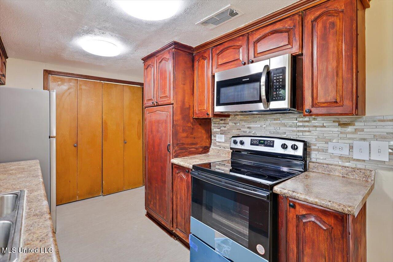 4692 Nordell Drive Property Photo 11