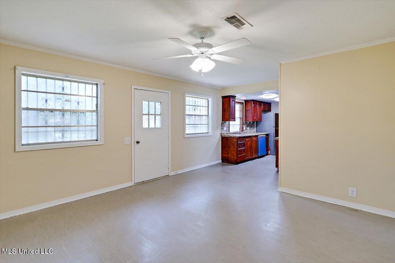 4692 Nordell Drive Property Photo 13