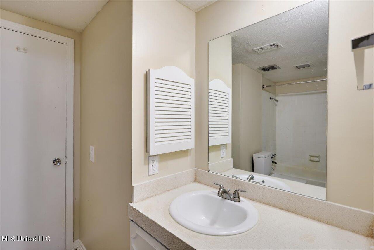 4692 Nordell Drive Property Photo 17