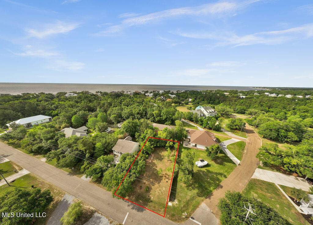 196 Bay Oaks Drive Property Photo 3