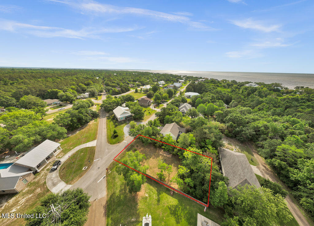 196 Bay Oaks Drive Property Photo 4