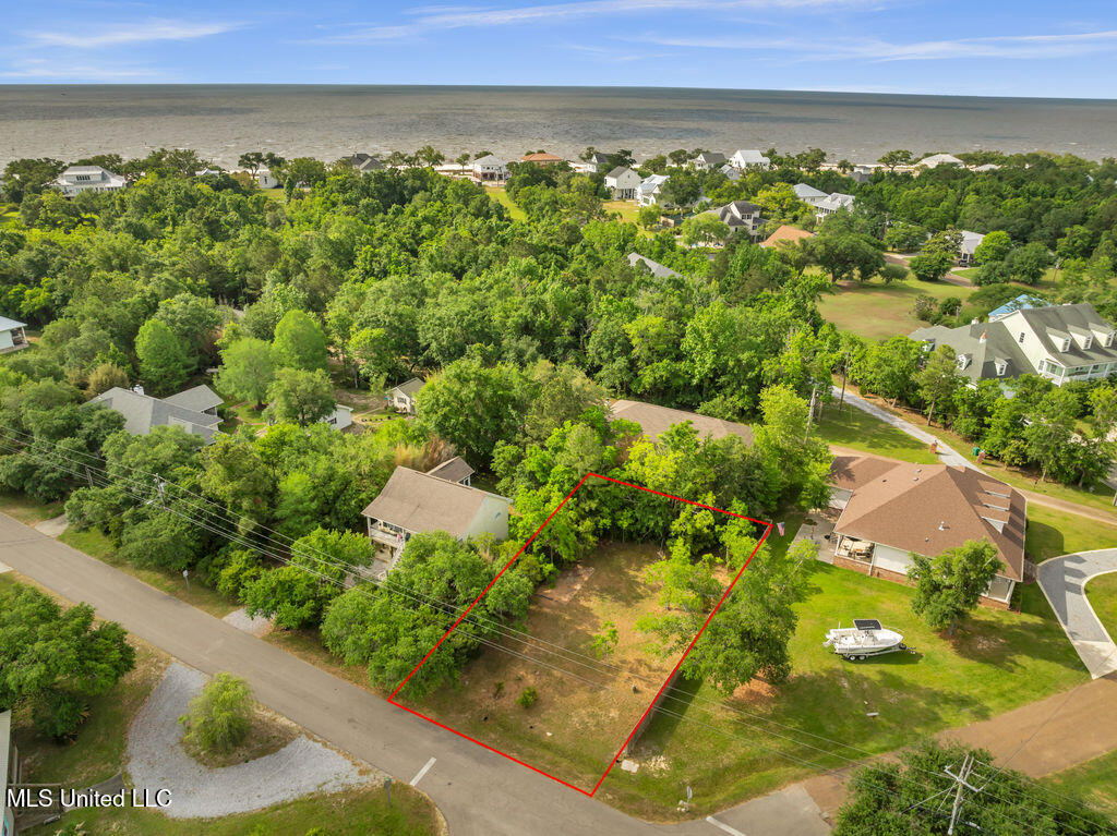 196 Bay Oaks Drive Property Photo 5