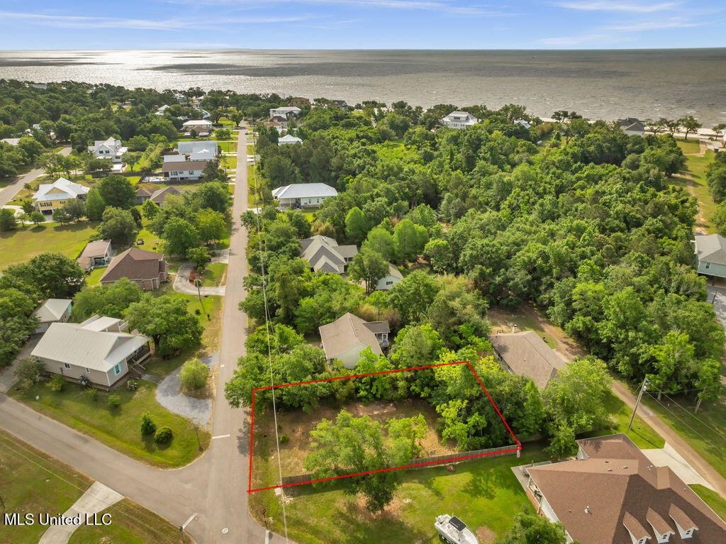 196 Bay Oaks Drive Property Photo 6