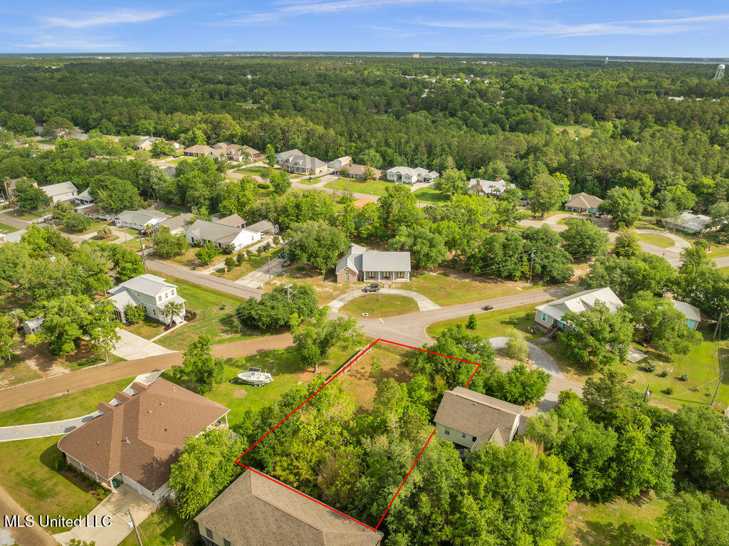 196 Bay Oaks Drive Property Photo 8