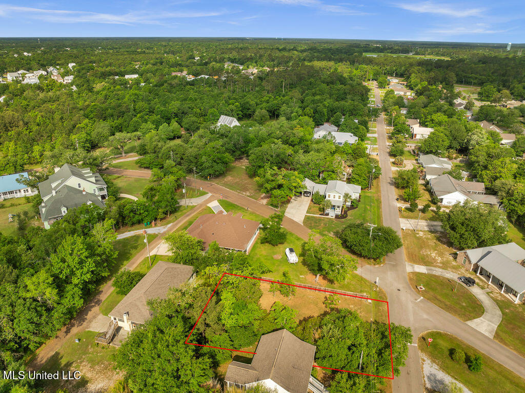 196 Bay Oaks Drive Property Photo 9