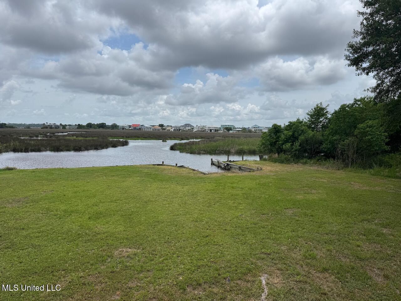Eagle Point Circle Property Photo 6