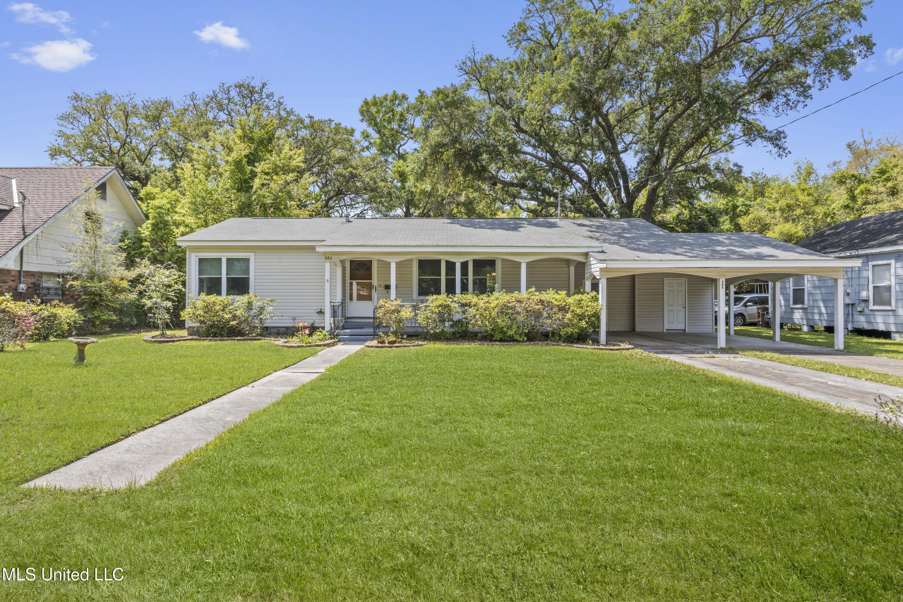 395 Oaklawn Place Property Photo 1