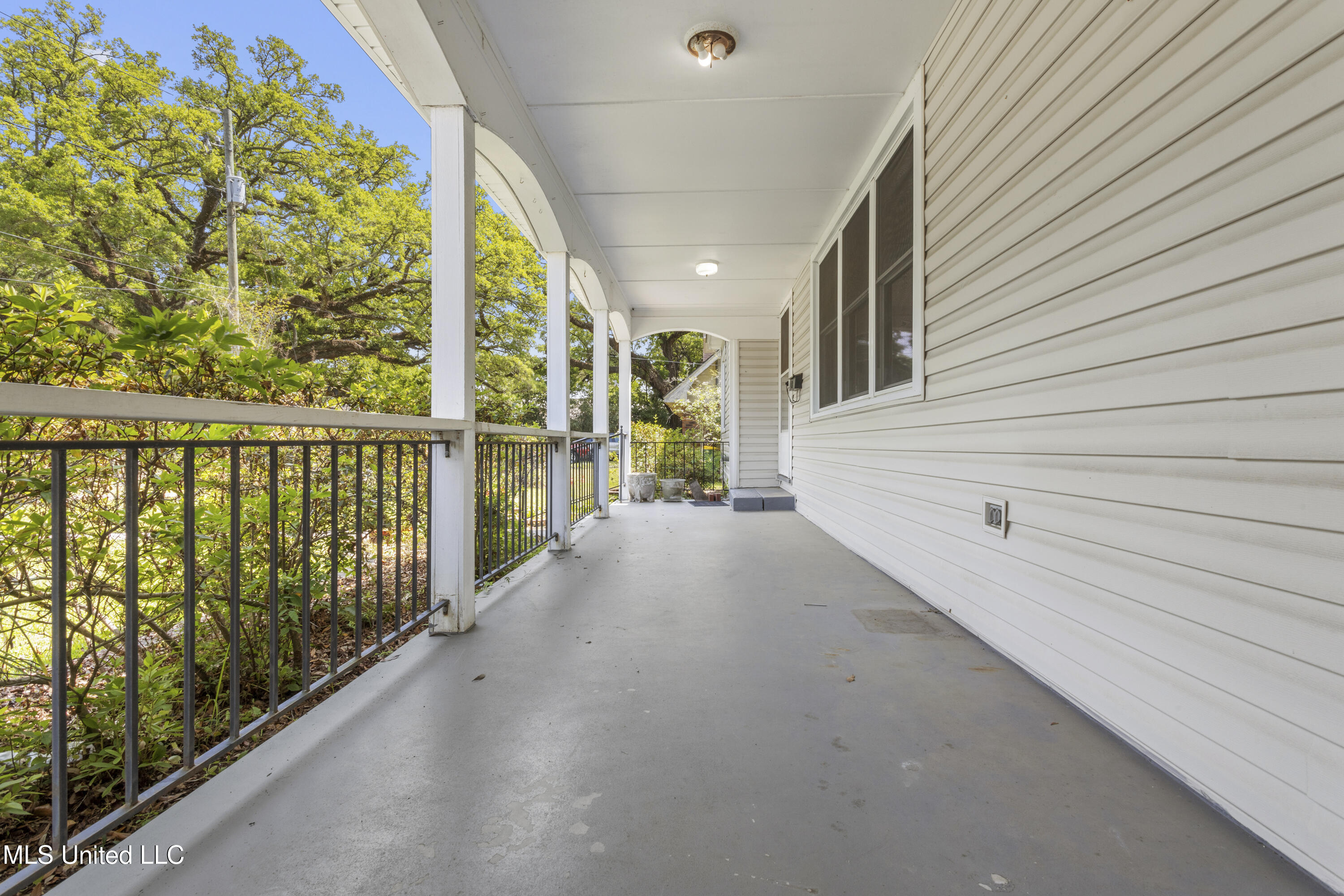 395 Oaklawn Place Property Photo 4