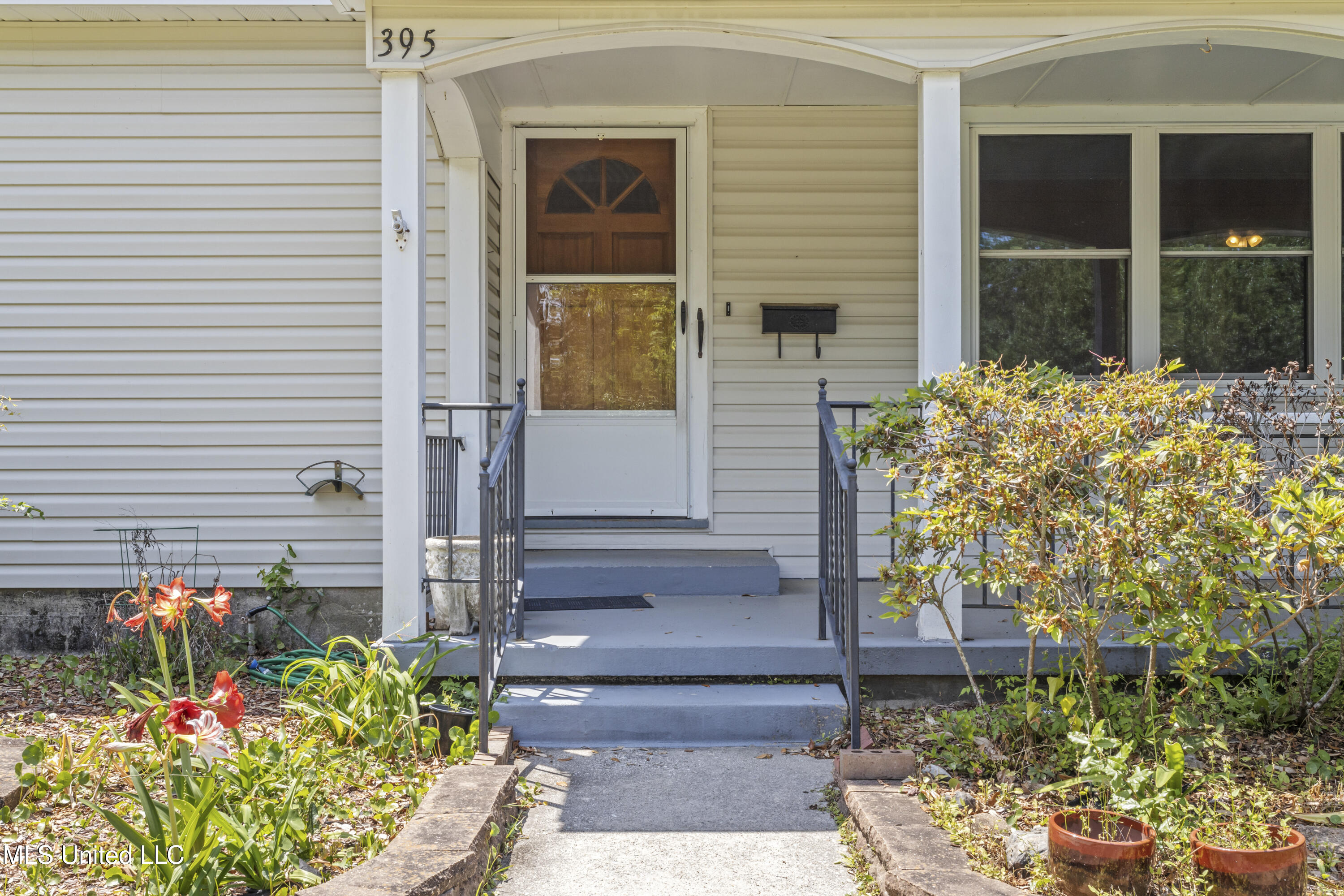 395 Oaklawn Place Property Photo 5