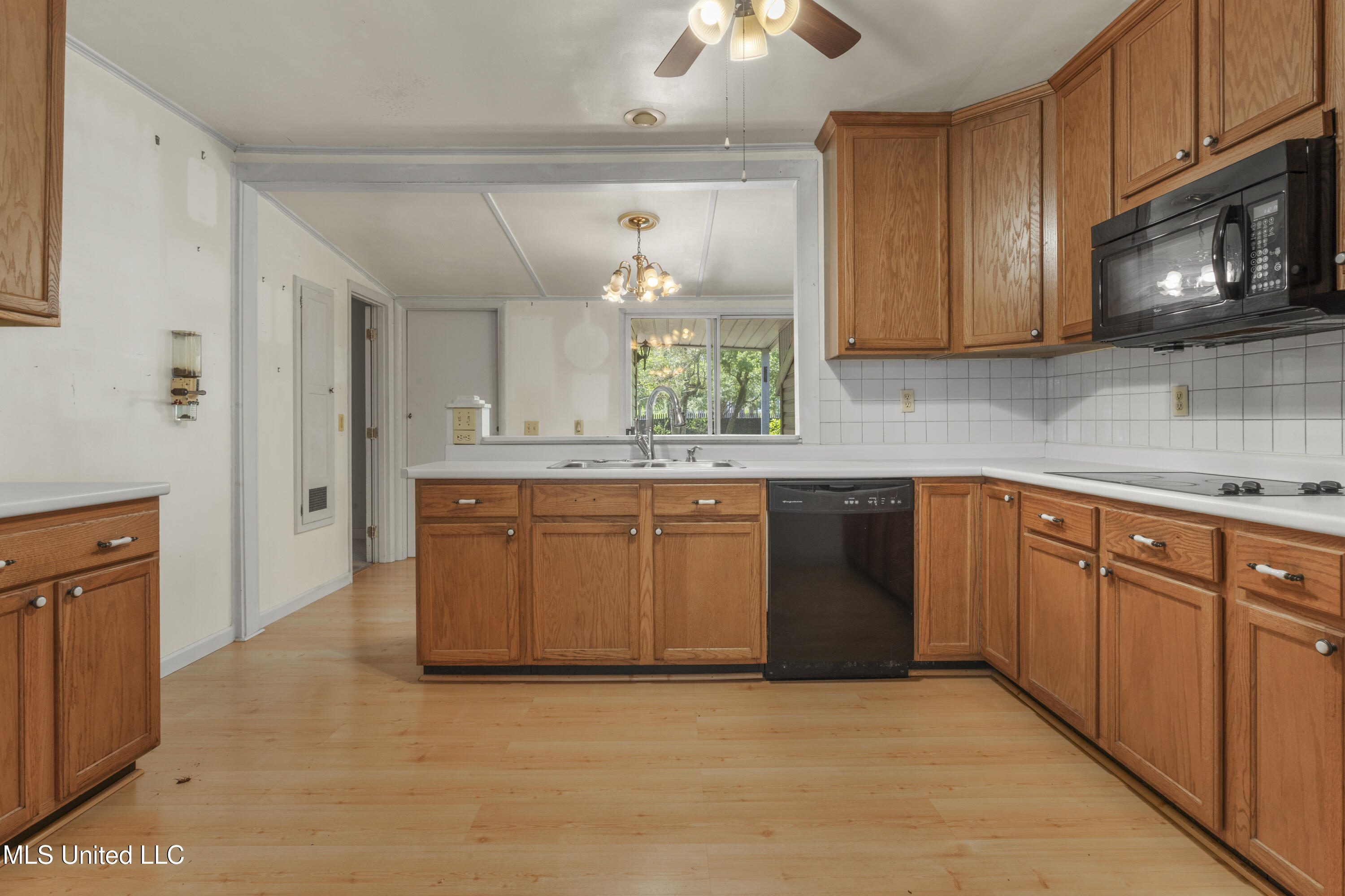 395 Oaklawn Place Property Photo 15