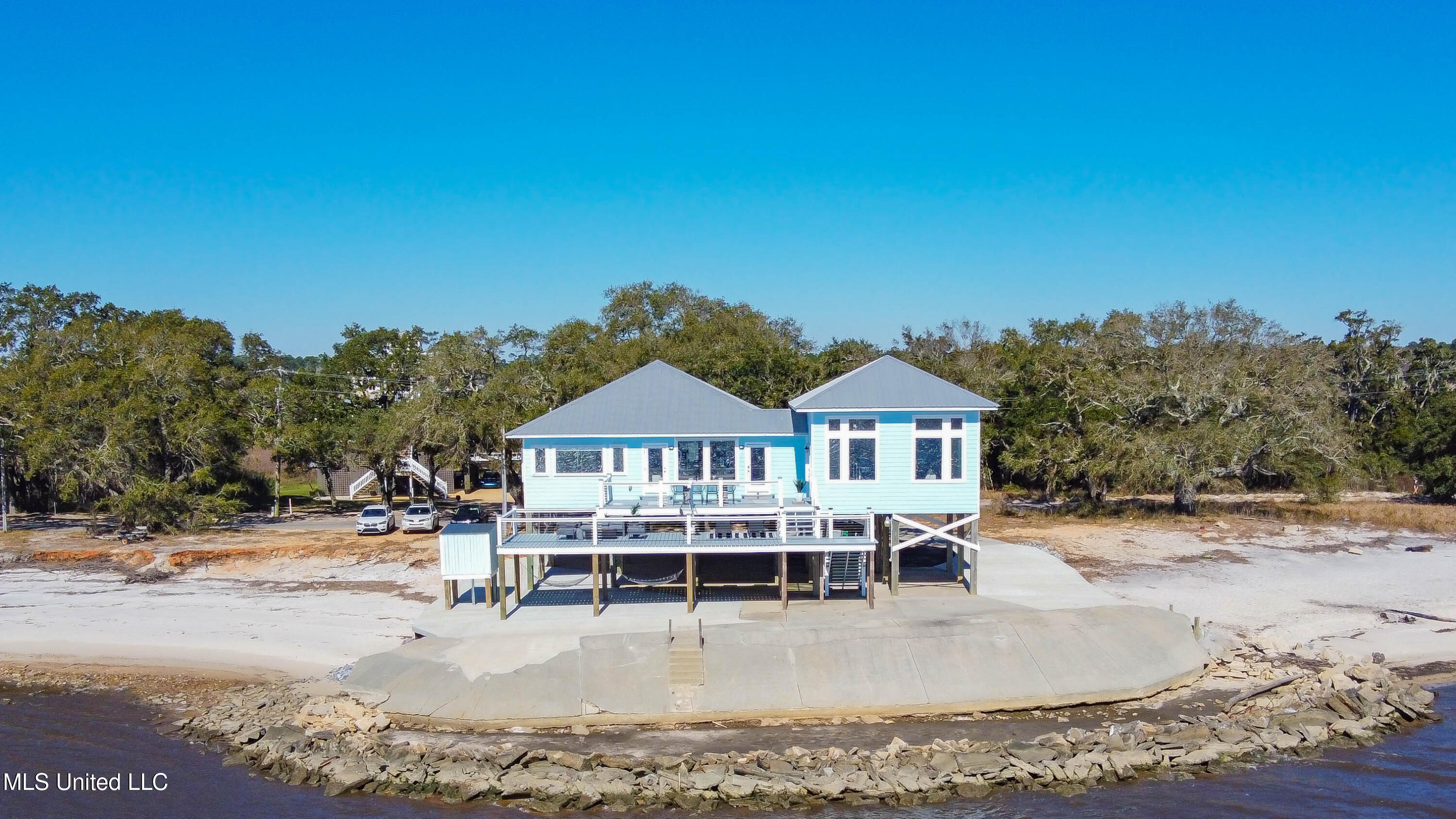 6717 Belle Fontaine Drive Property Photo 1