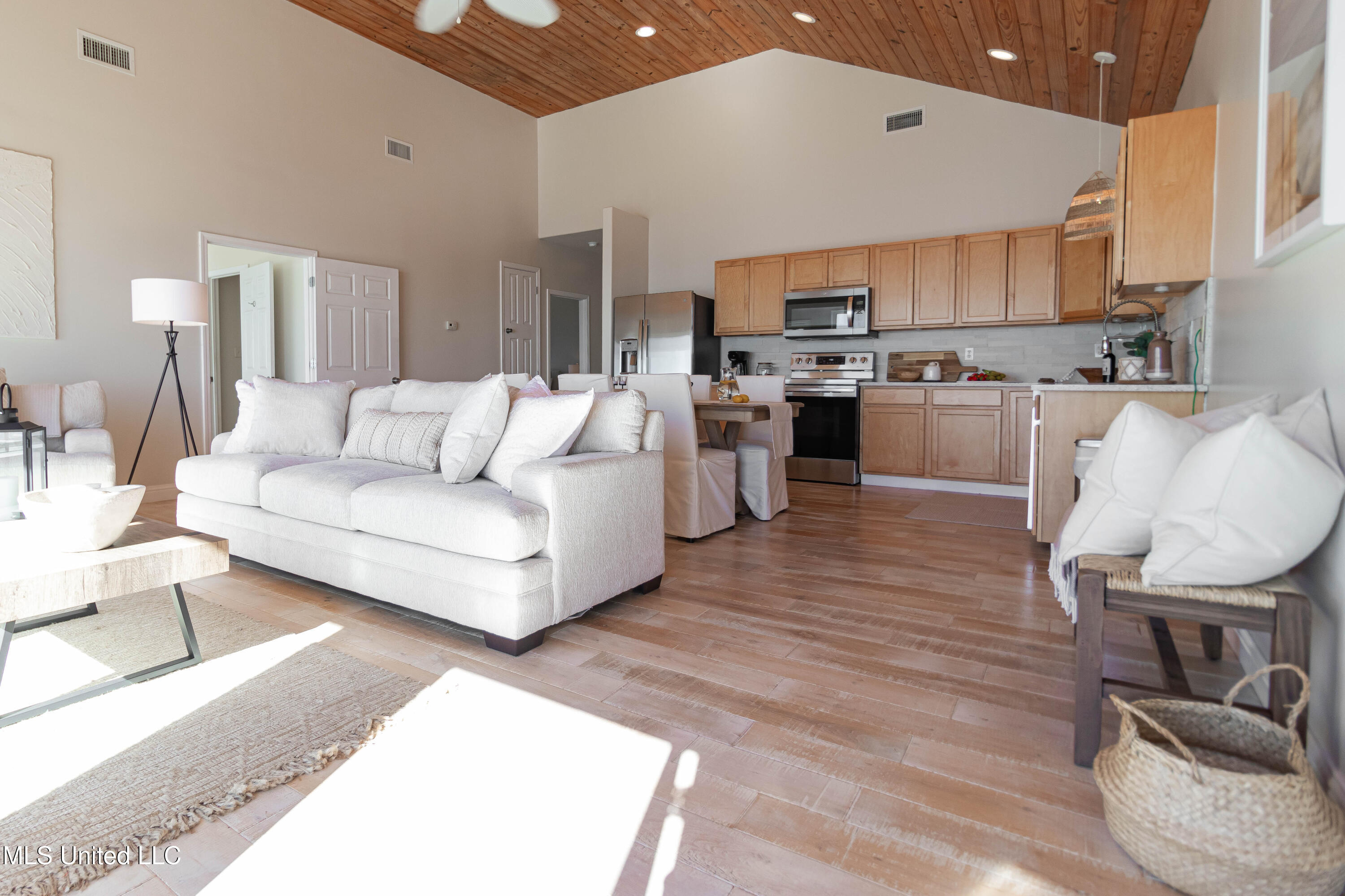 6717 Belle Fontaine Drive Property Photo 16