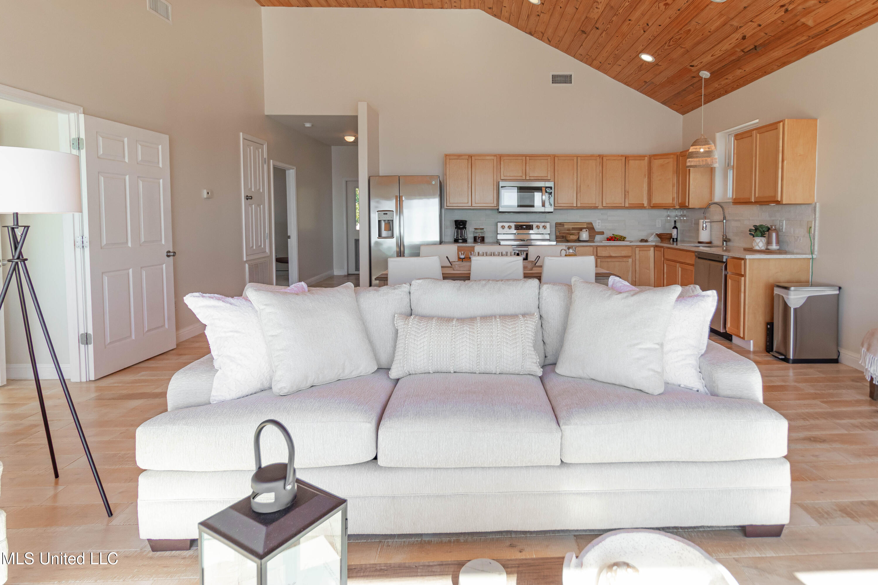 6717 Belle Fontaine Drive Property Photo 18