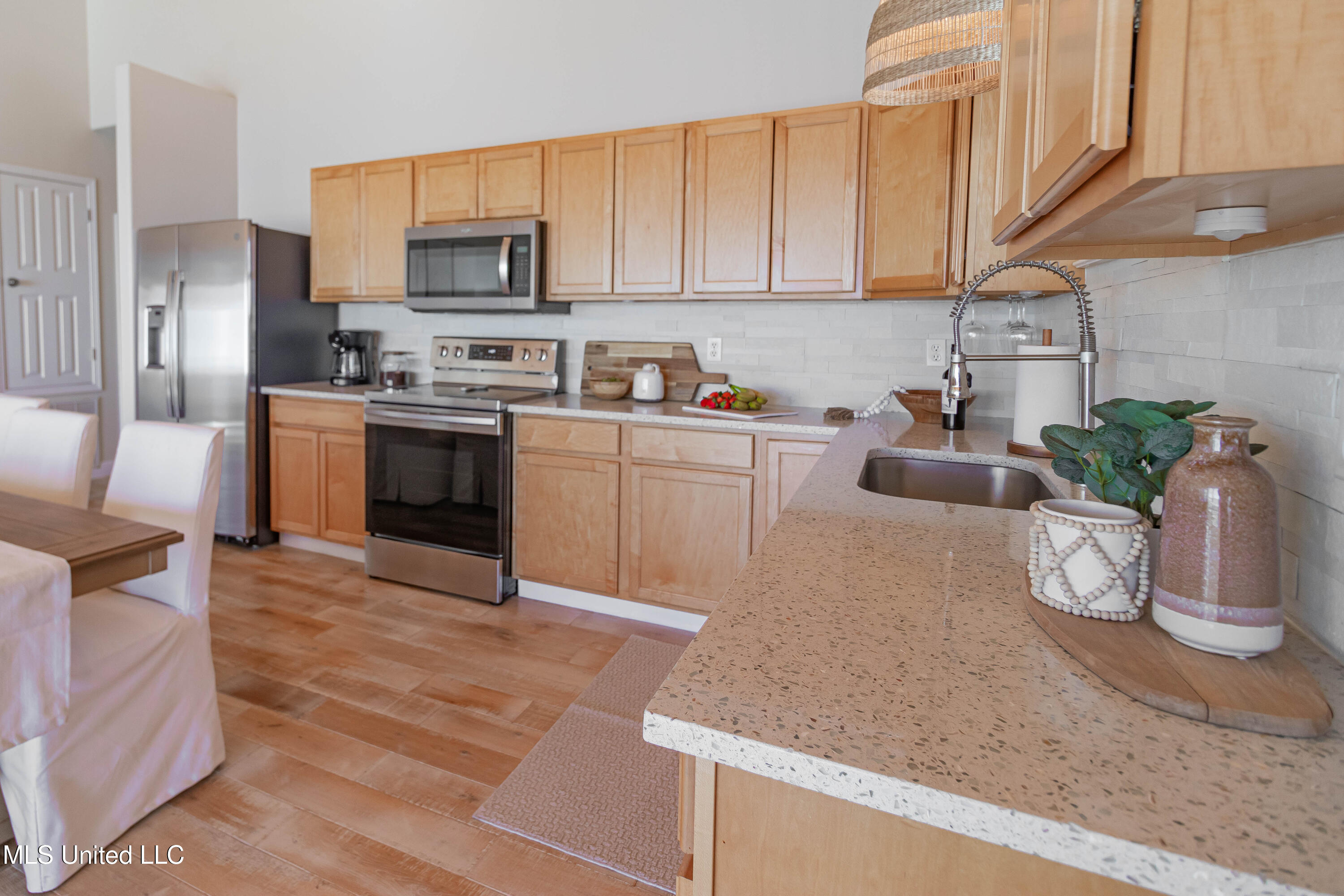 6717 Belle Fontaine Drive Property Photo 19