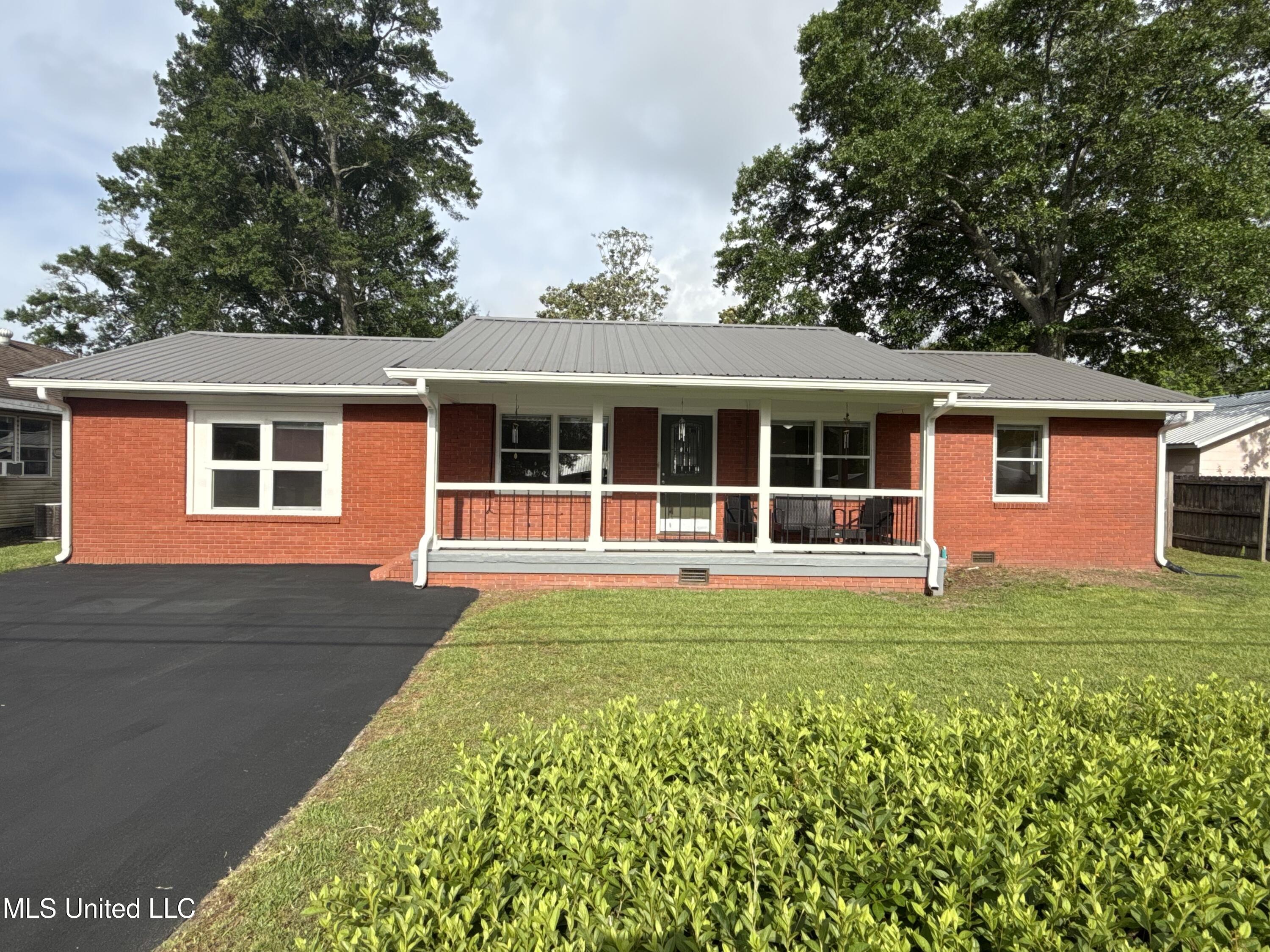 328 Seal Avenue Property Photo 1
