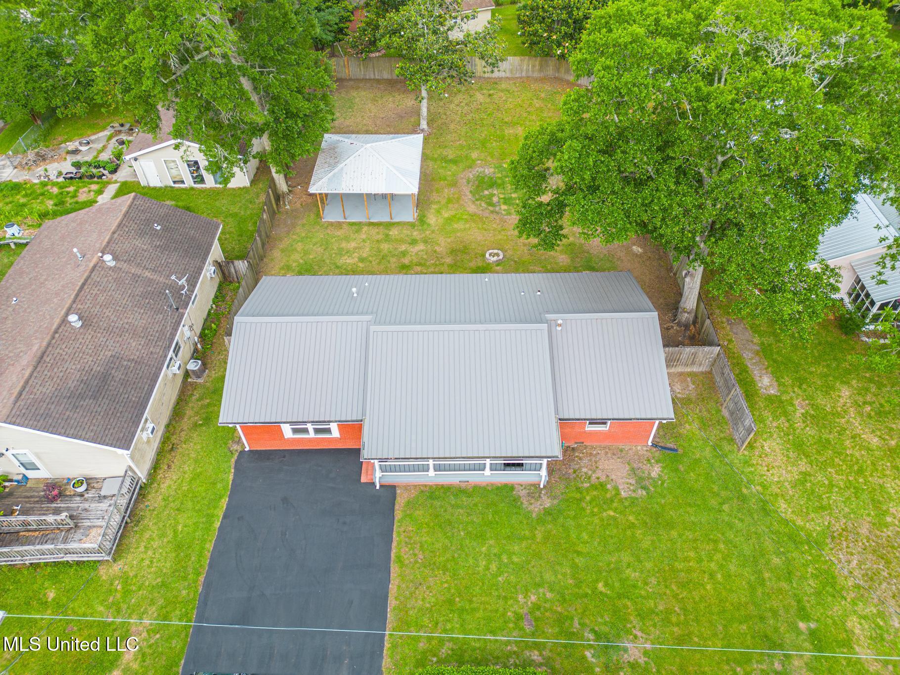 328 Seal Avenue Property Photo 2