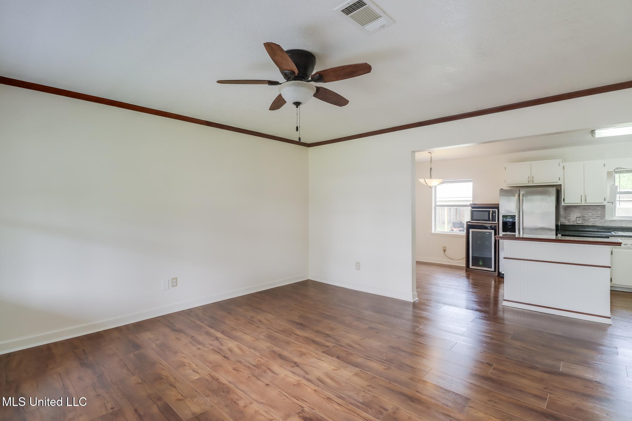 328 Seal Avenue Property Photo 6