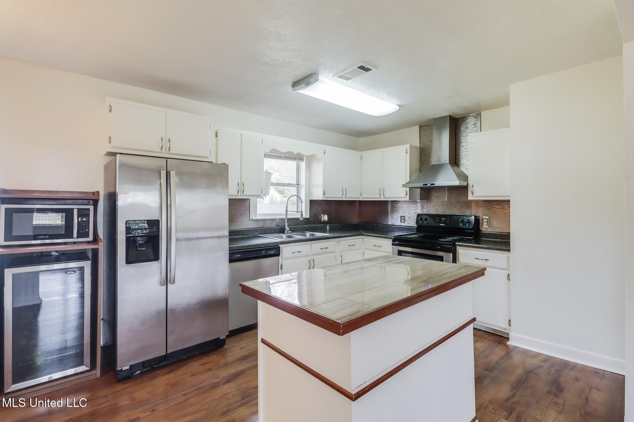 328 Seal Avenue Property Photo 7