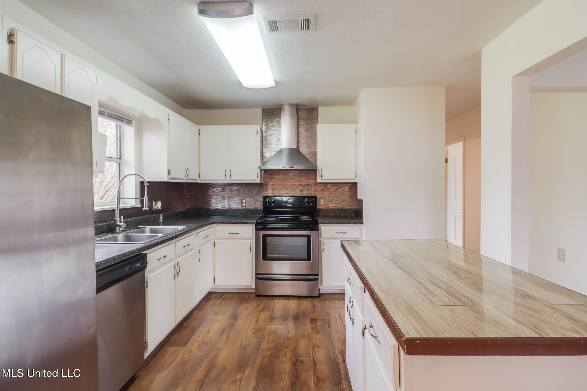 328 Seal Avenue Property Photo 8