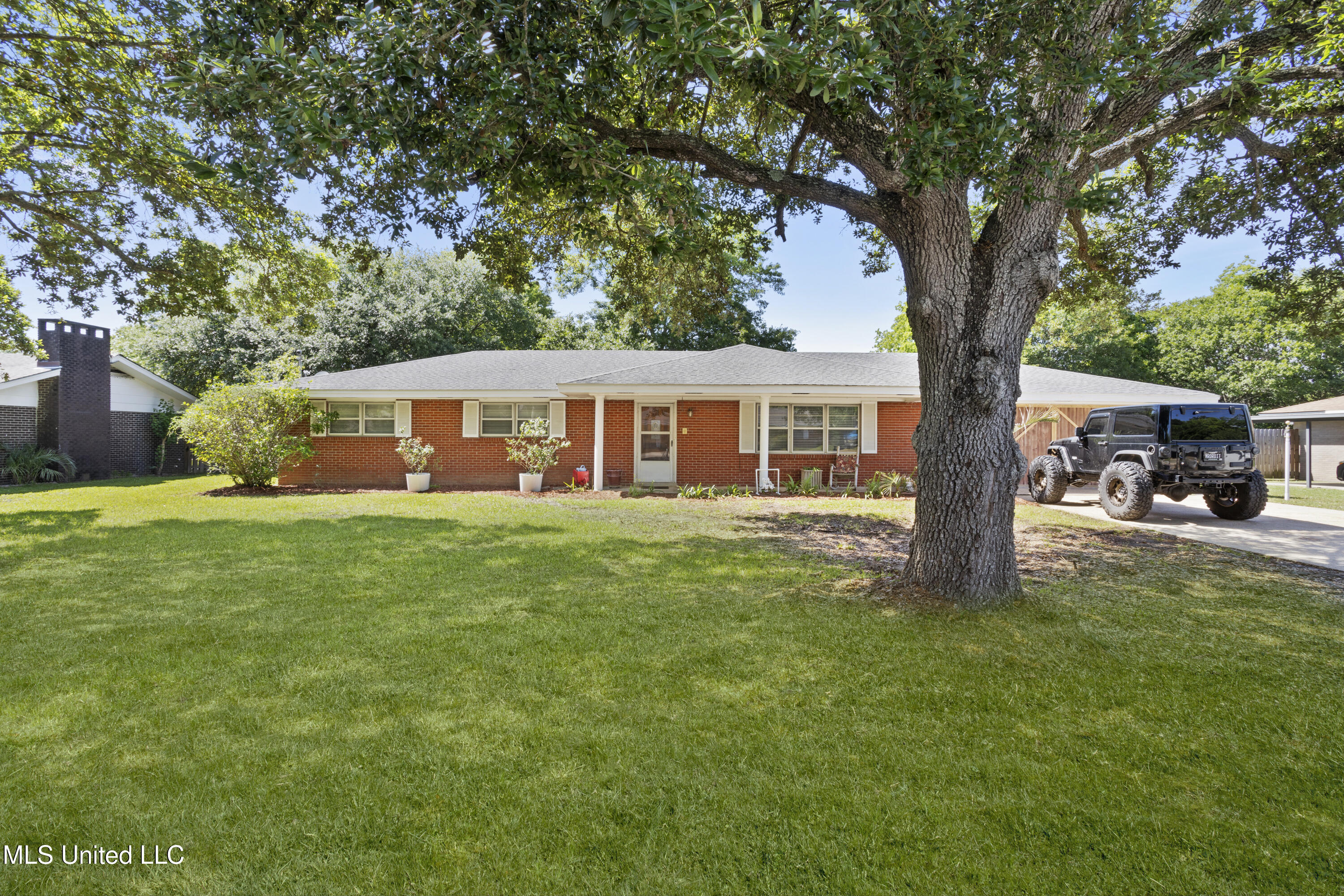 2208 Popps Ferry Road Property Photo 1