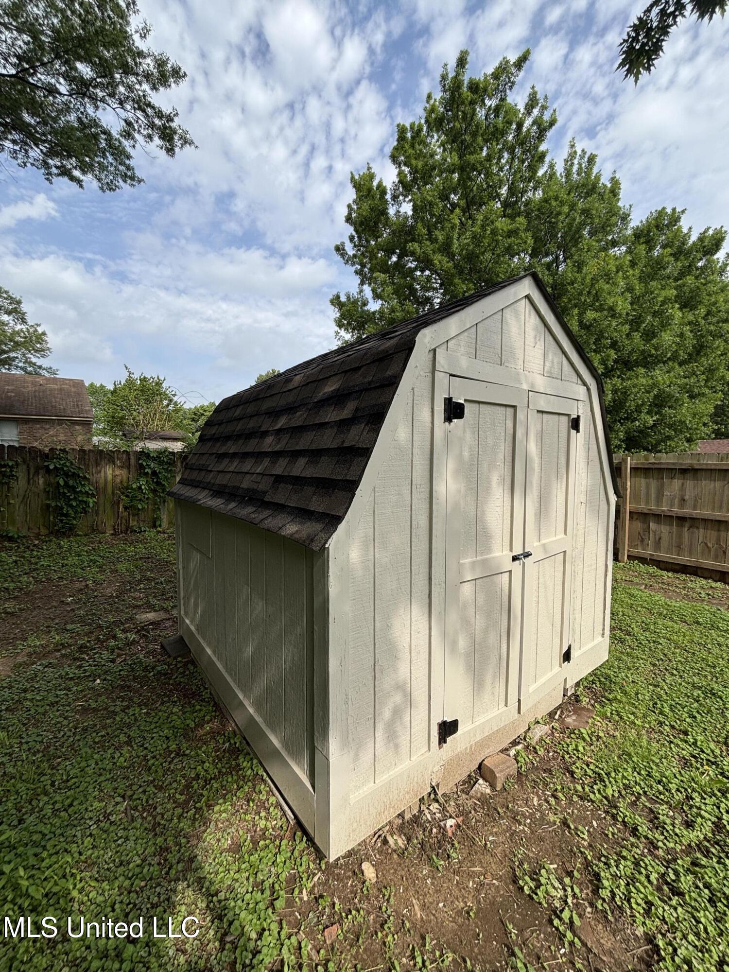 6405 Collinwood Road Property Photo 7