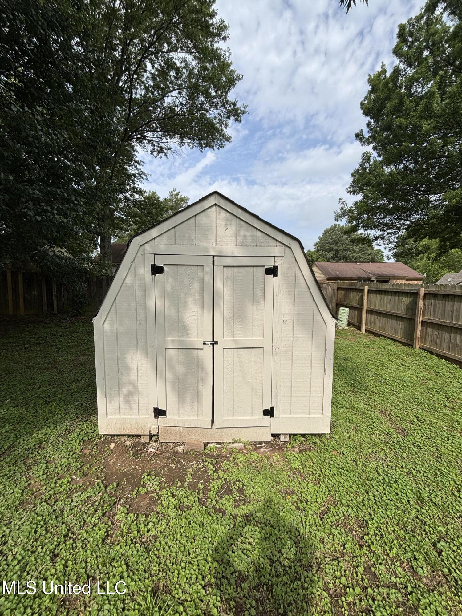 6405 Collinwood Road Property Photo 8