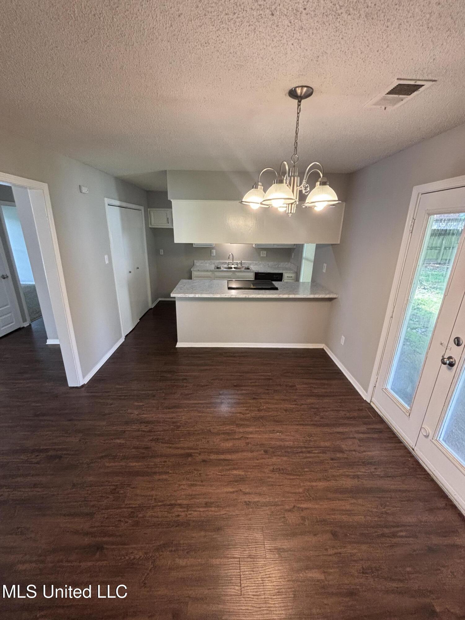 6405 Collinwood Road Property Photo 12