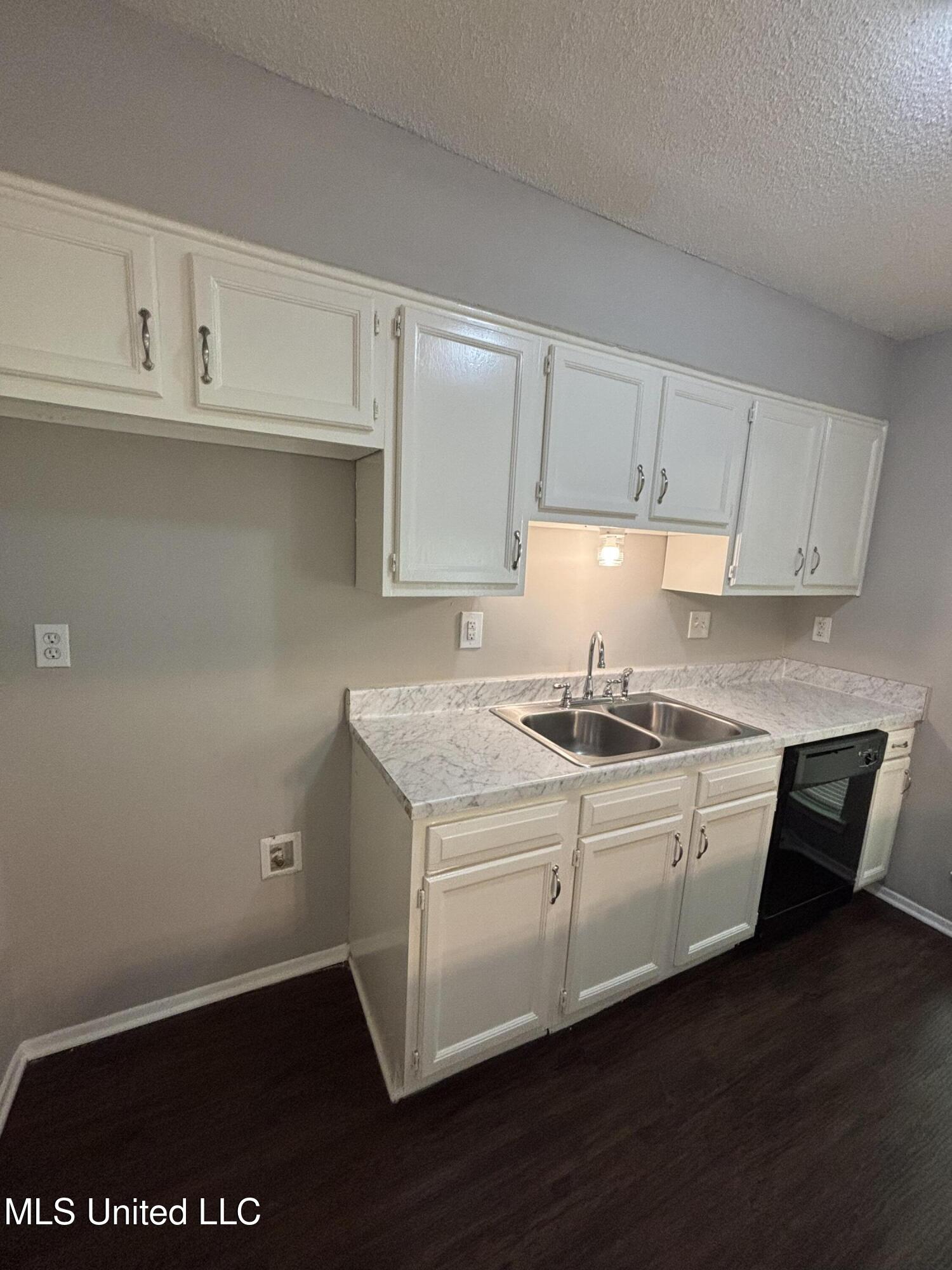 6405 Collinwood Road Property Photo 14