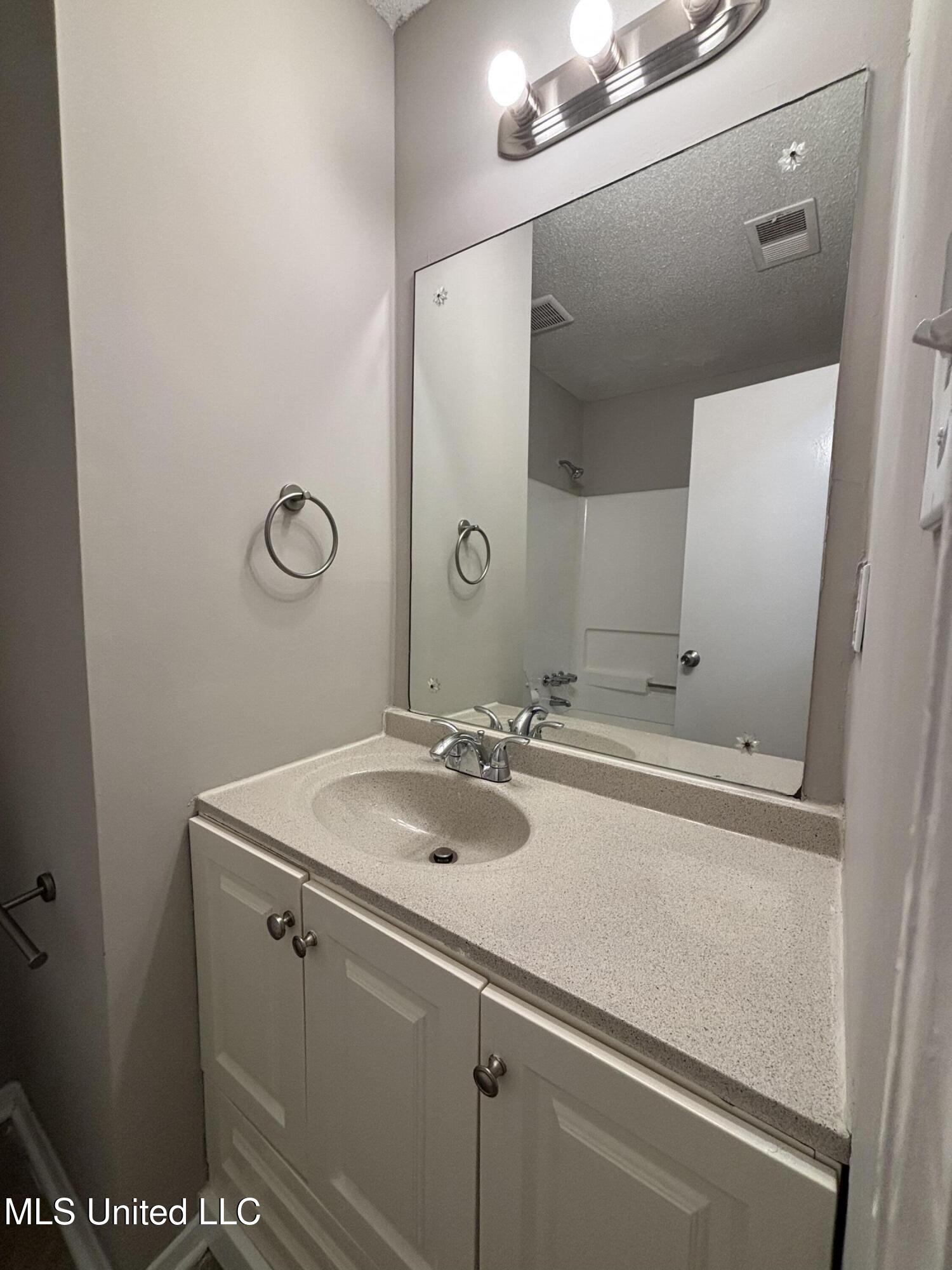 6405 Collinwood Road Property Photo 19