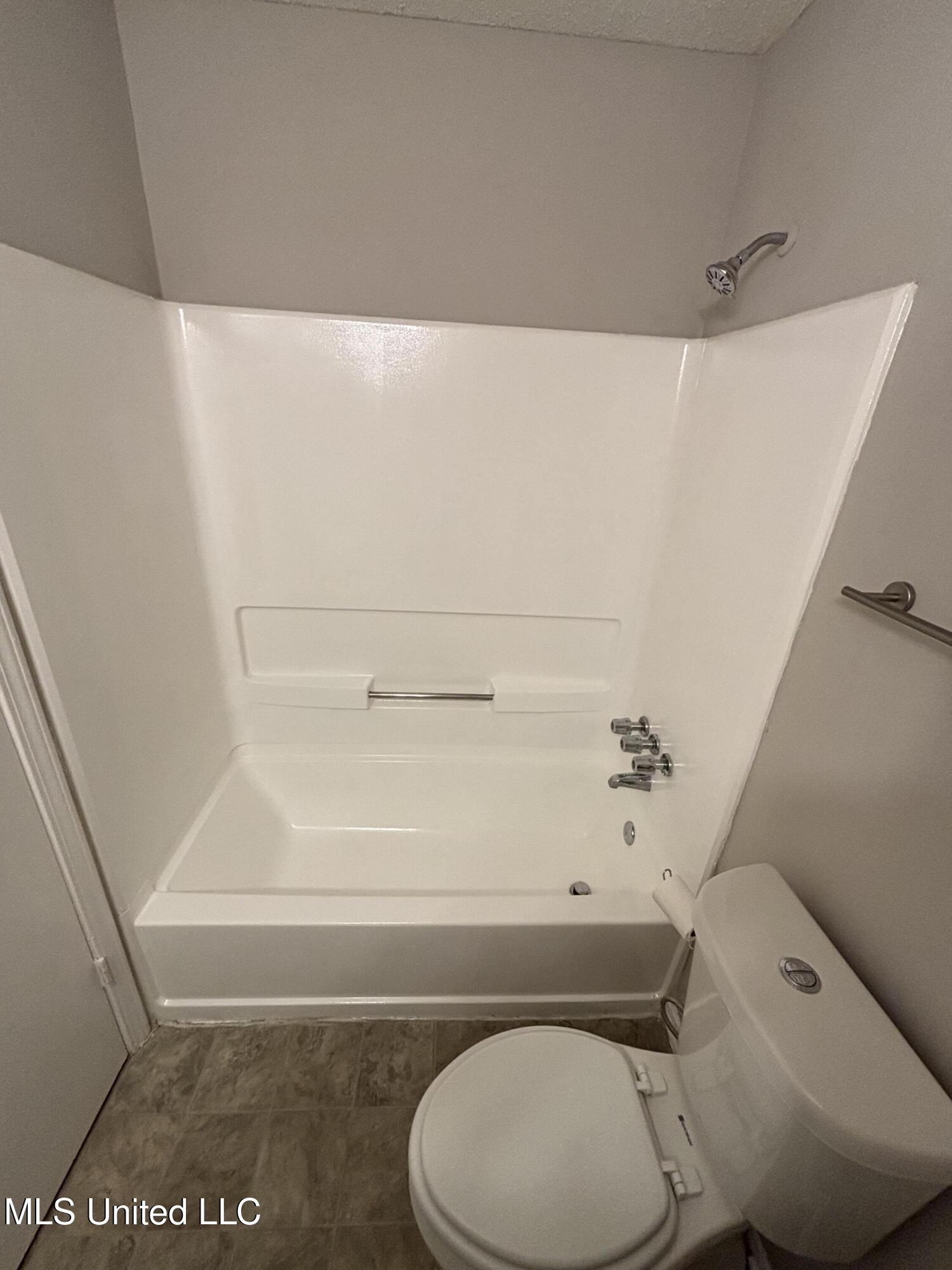 6405 Collinwood Road Property Photo 20