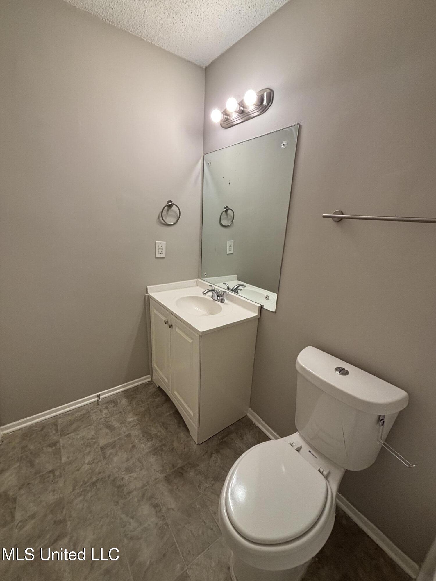 6405 Collinwood Road Property Photo 23