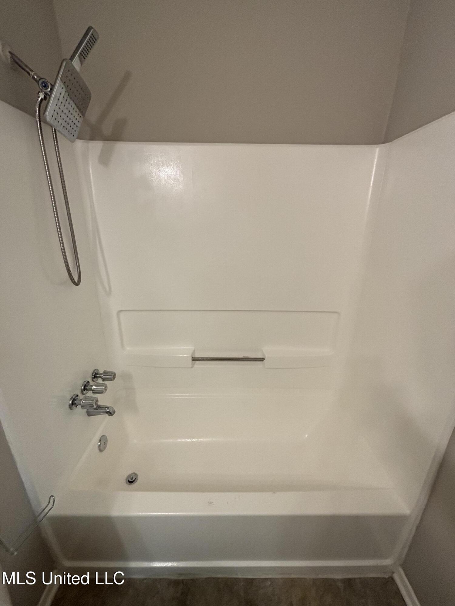 6405 Collinwood Road Property Photo 25