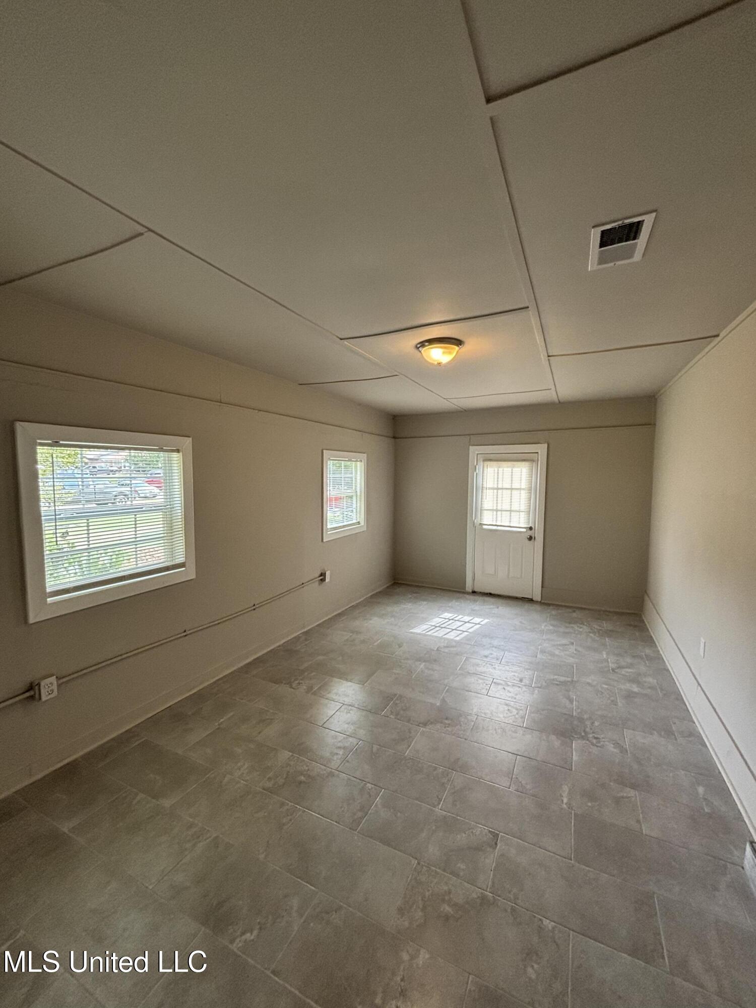 6405 Collinwood Road Property Photo 28