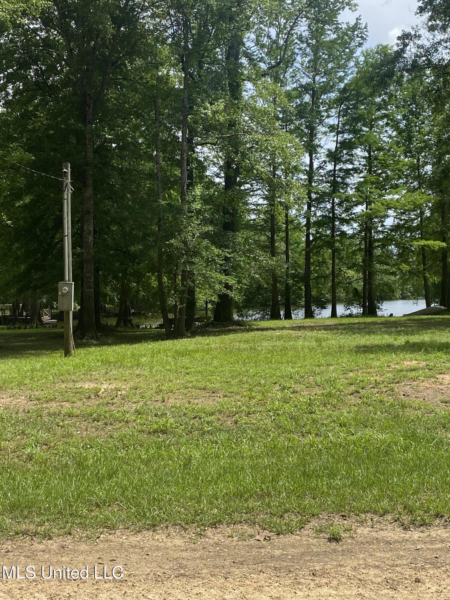 Holly Lane Property Photo 3