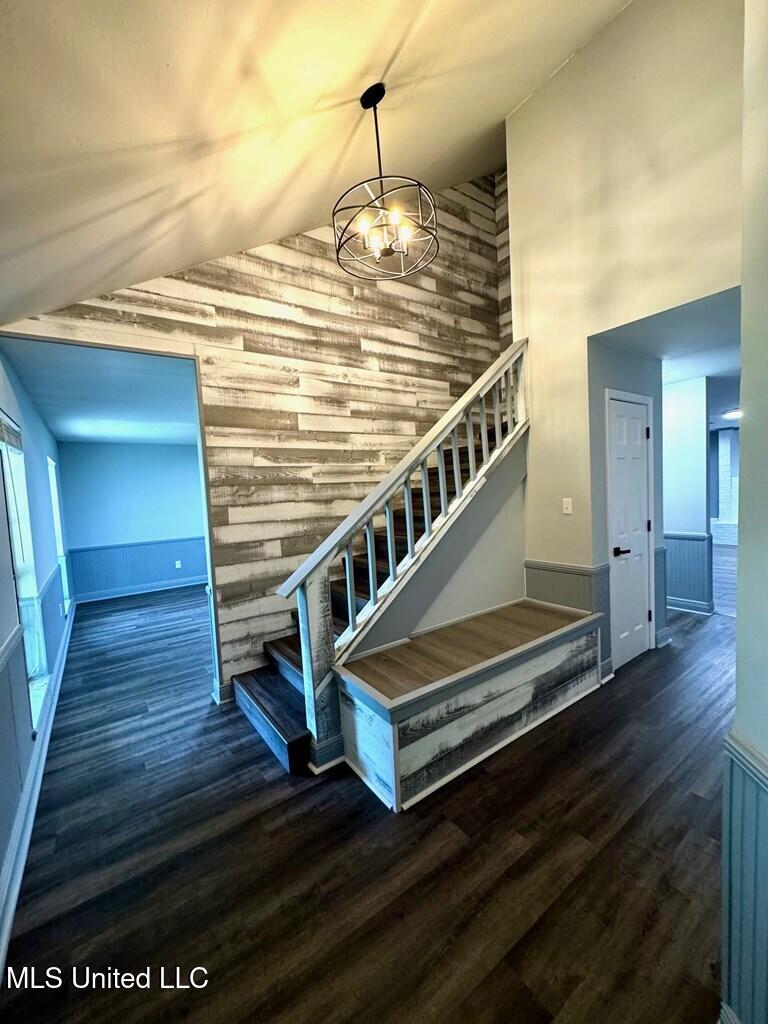 3099 Longfellow Drive Property Photo 4