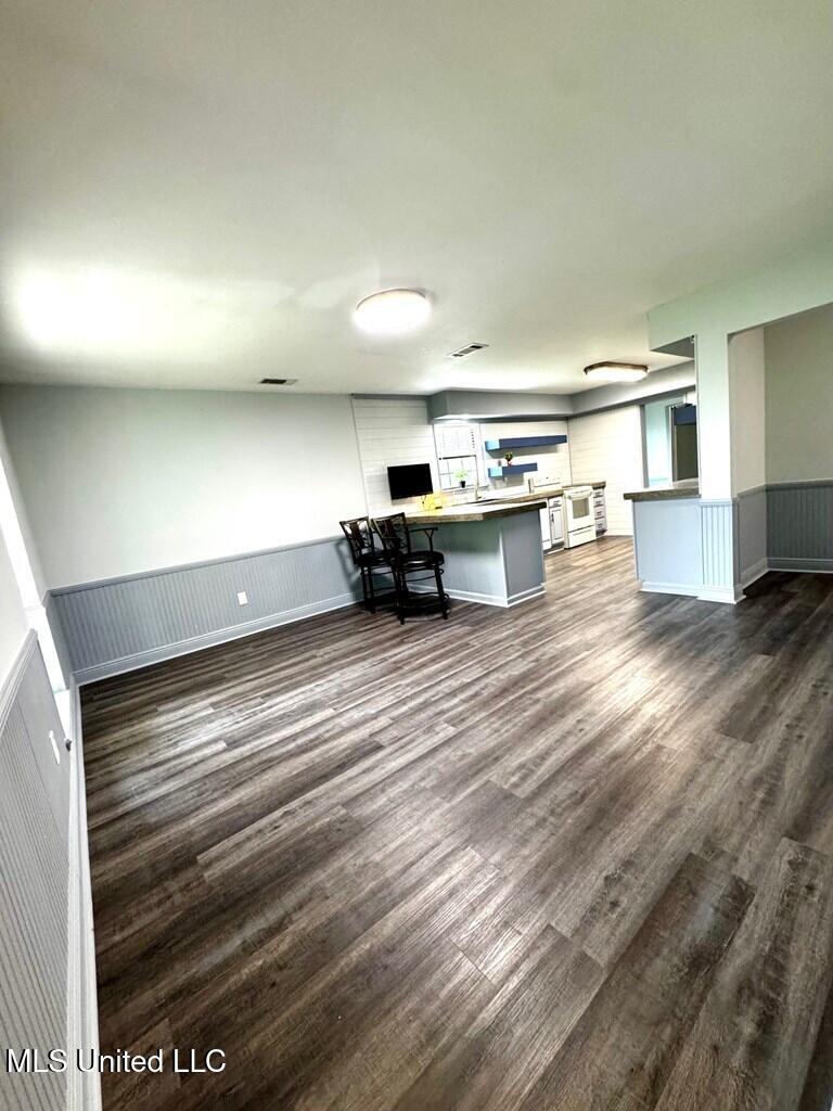 3099 Longfellow Drive Property Photo 7