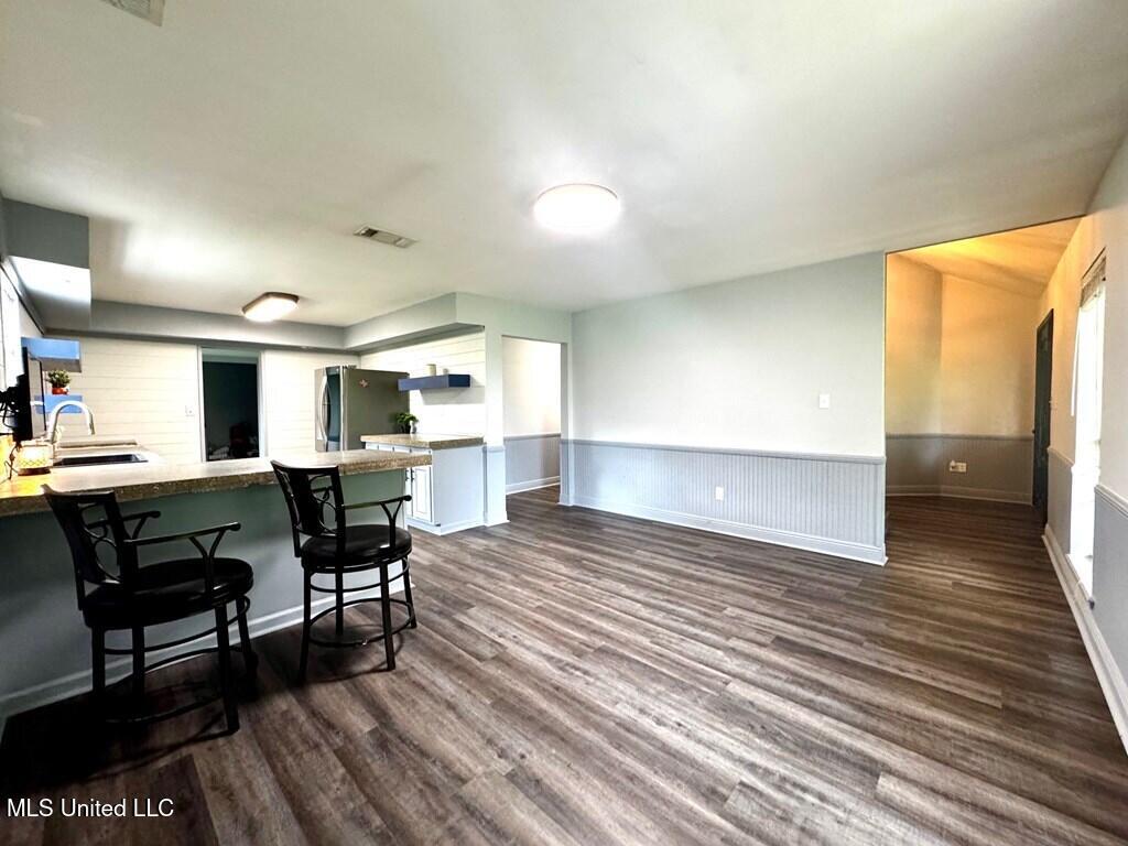 3099 Longfellow Drive Property Photo 8